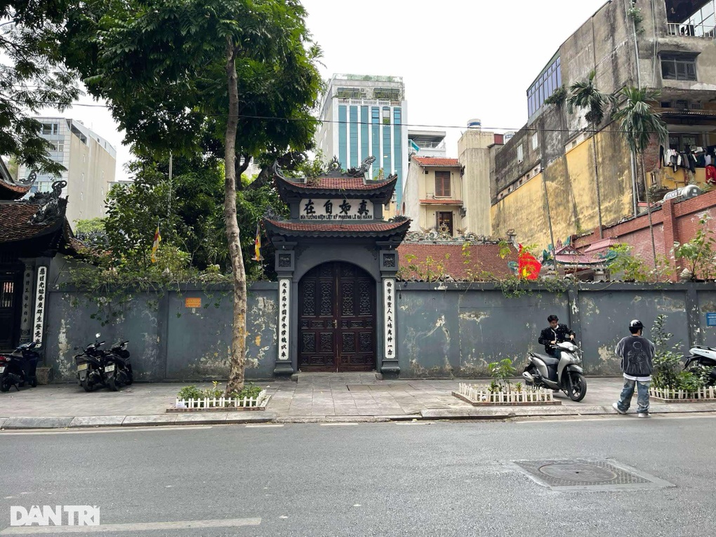 Sơn Tùng M-TP hẹn hò ở quán trà đá, công an yêu cầu đóng cửa vì gây mất trật tự - Ảnh 2.