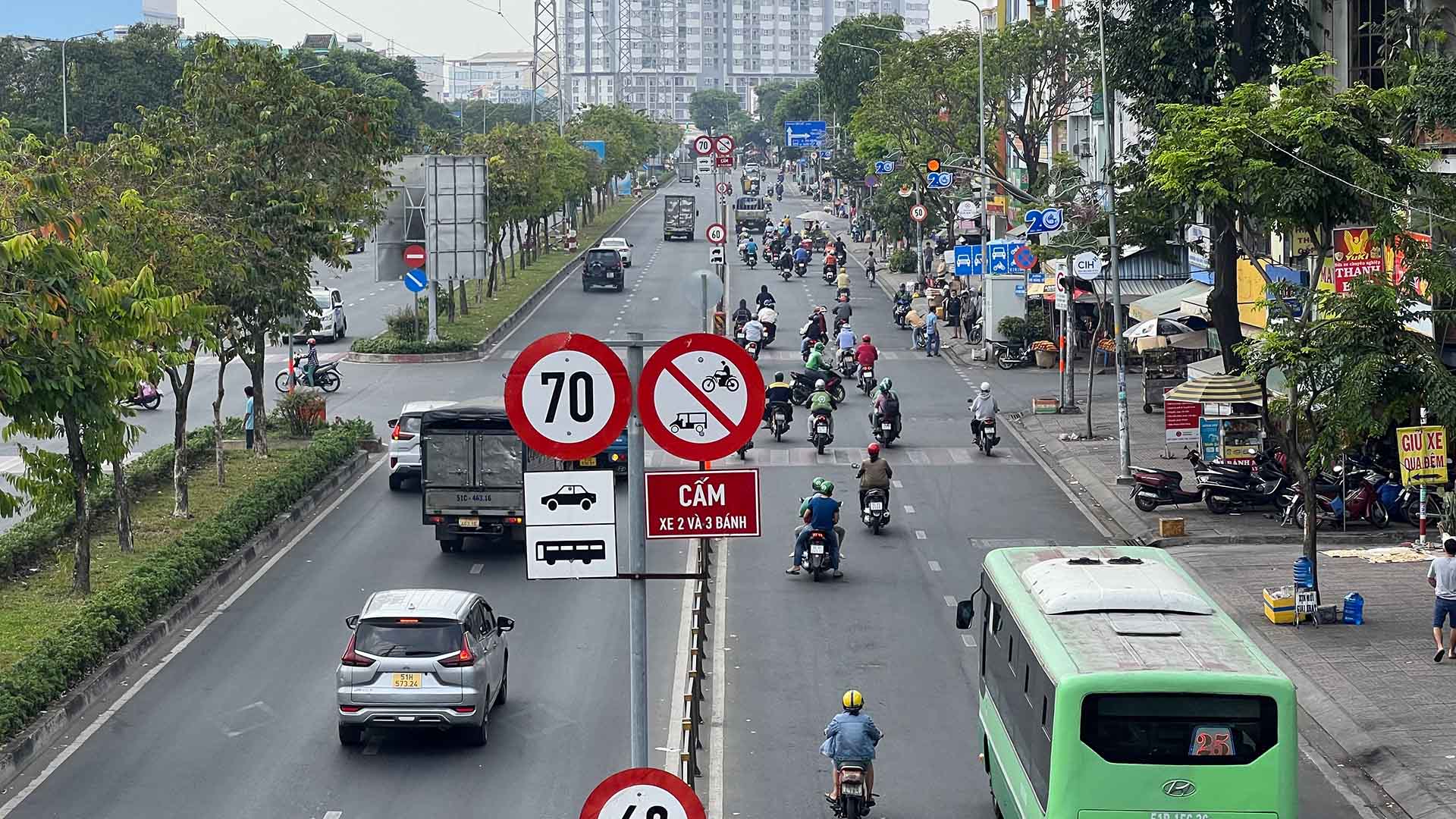 Quy định mới nhất về tốc độ tối đa của ô tô, xe máy từ 1/1/2025, người dân cần biết để tránh bị phạt - Ảnh 1.