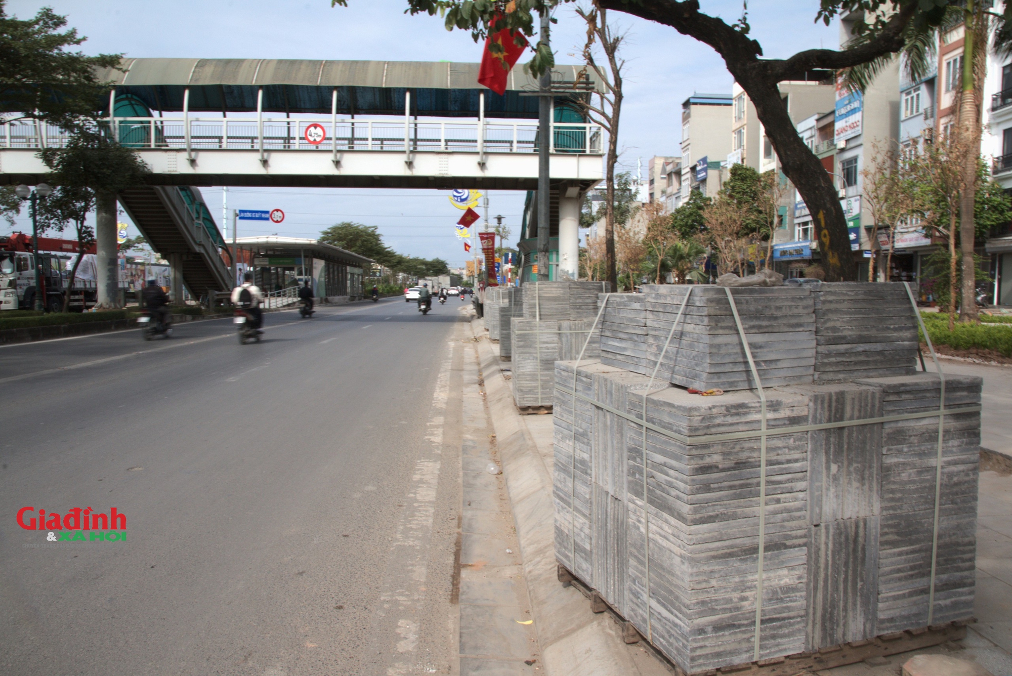 Hà Nội: "Đến hẹn lại lên" vỉa hè nhiều tuyến phố được đào xới, lát đá mới dịp cuối năm- Ảnh 6.