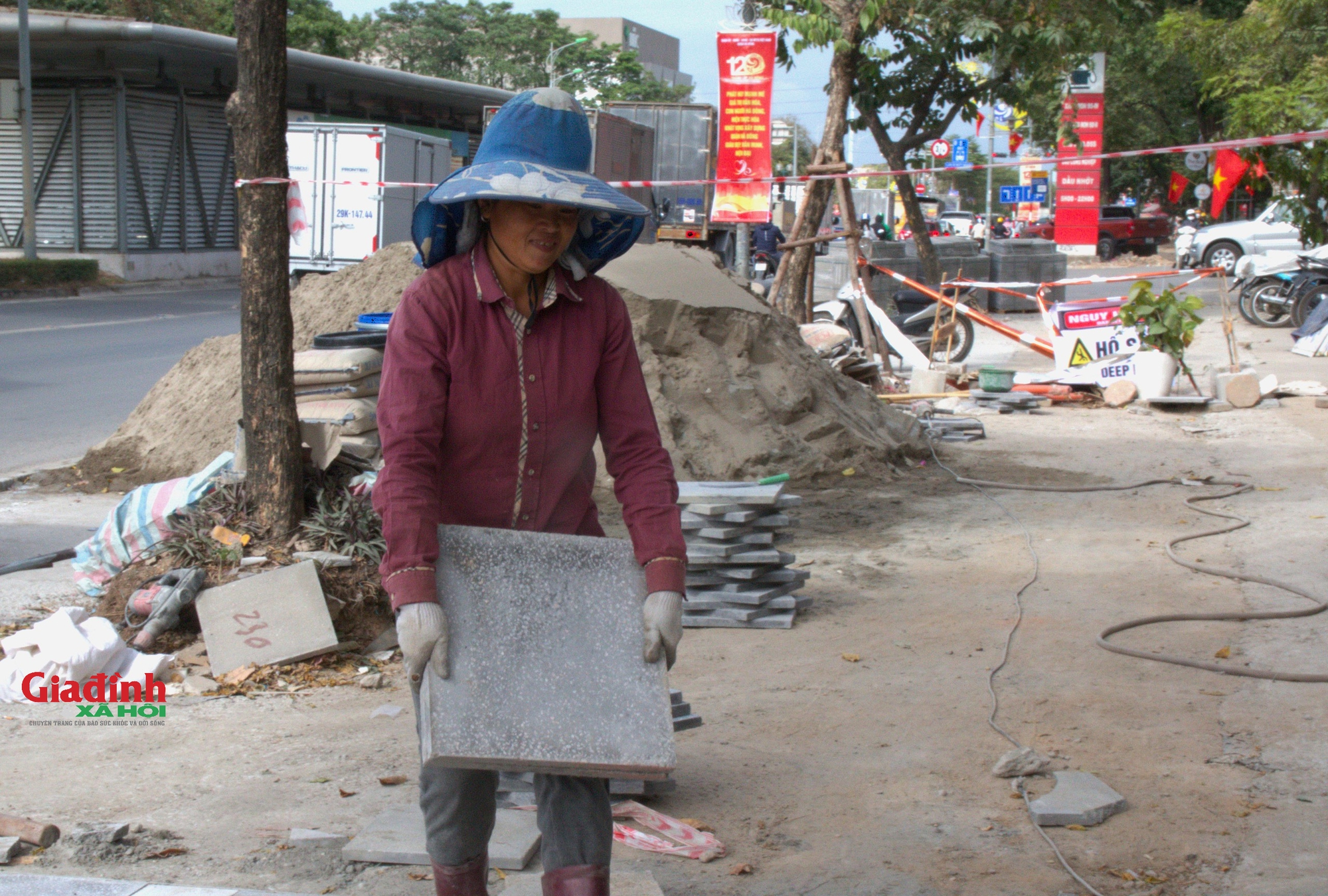 Hà Nội: "Đến hẹn lại lên" vỉa hè nhiều tuyến phố được đào xới, lát đá mới dịp cuối năm- Ảnh 7.