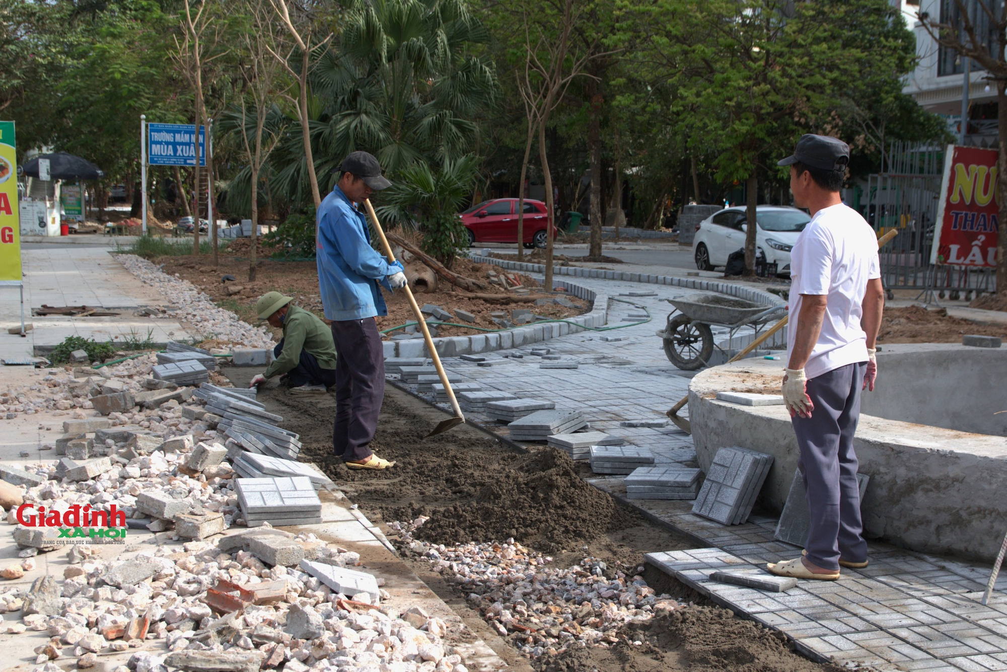 Hà Nội: "Đến hẹn lại lên" vỉa hè nhiều tuyến phố được đào xới, lát đá mới dịp cuối năm- Ảnh 14.