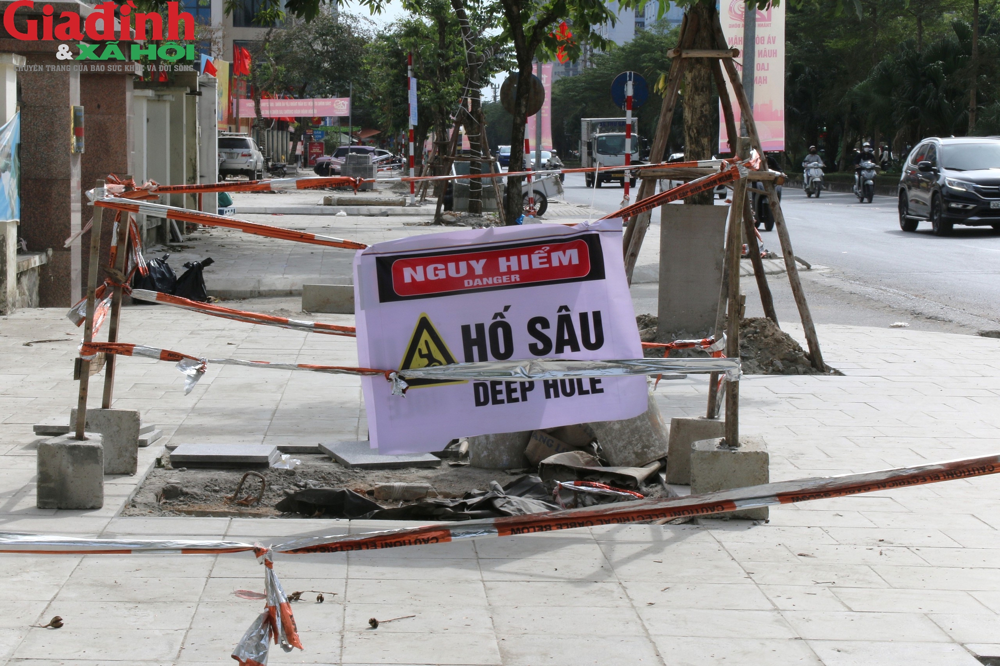 Hà Nội: "Đến hẹn lại lên" vỉa hè nhiều tuyến phố được đào xới, lát đá mới dịp cuối năm- Ảnh 9.