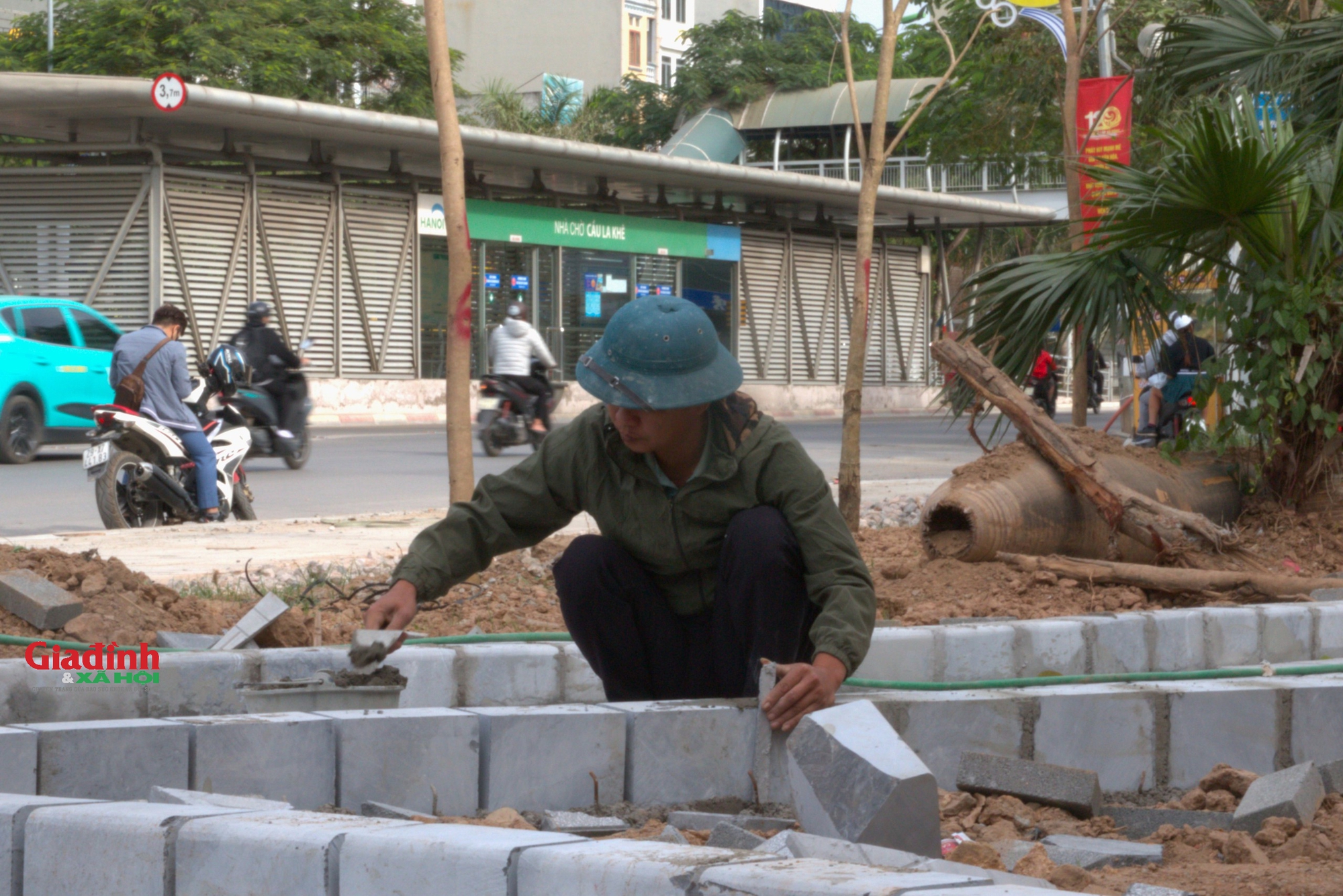 Hà Nội: "Đến hẹn lại lên" vỉa hè nhiều tuyến phố được đào xới, lát đá mới dịp cuối năm- Ảnh 15.