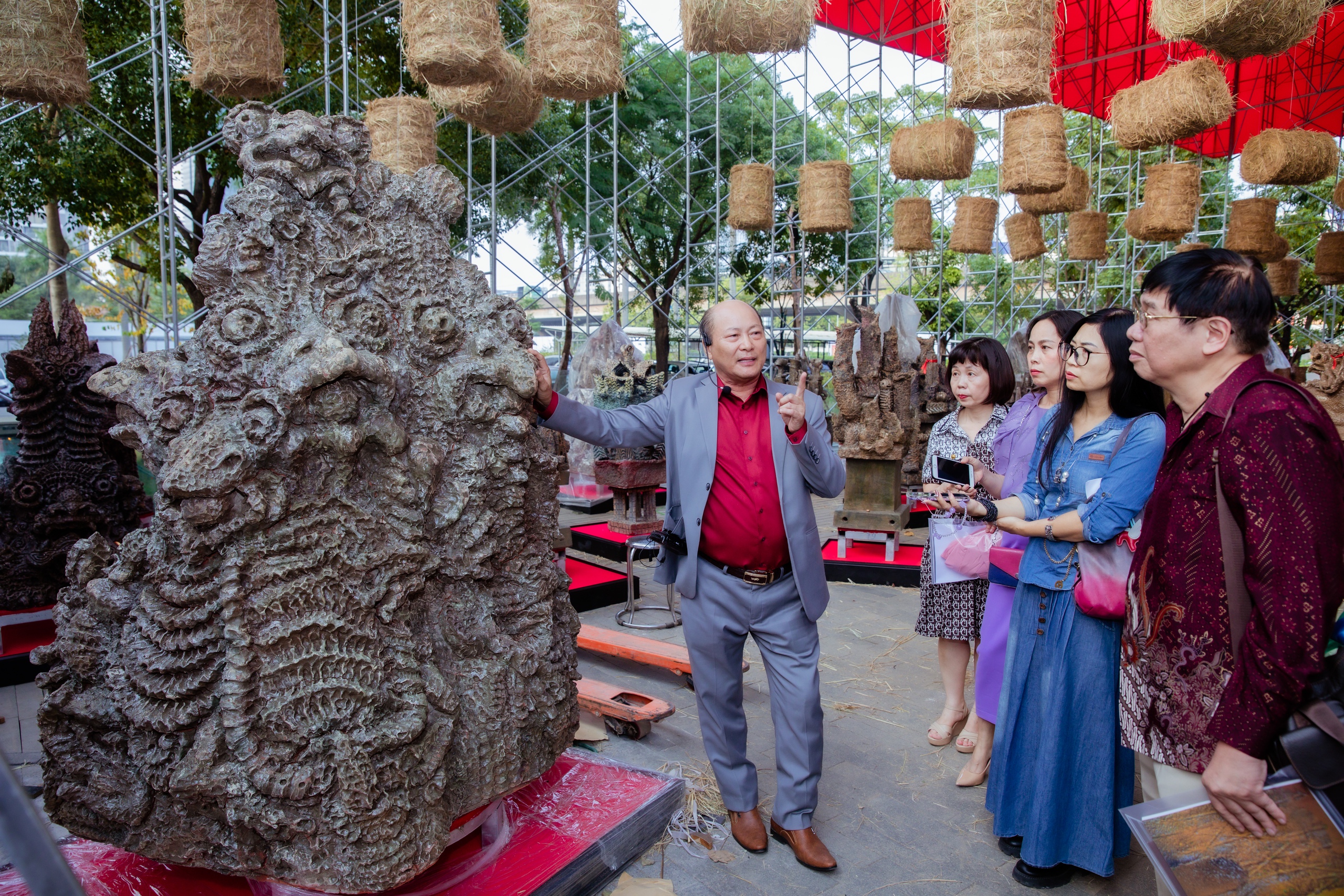 Lan tỏa văn hóa truyền thống rất cần những 'mạch dẫn' như 'See tình' của Hoàng Thùy Linh  - Ảnh 4.