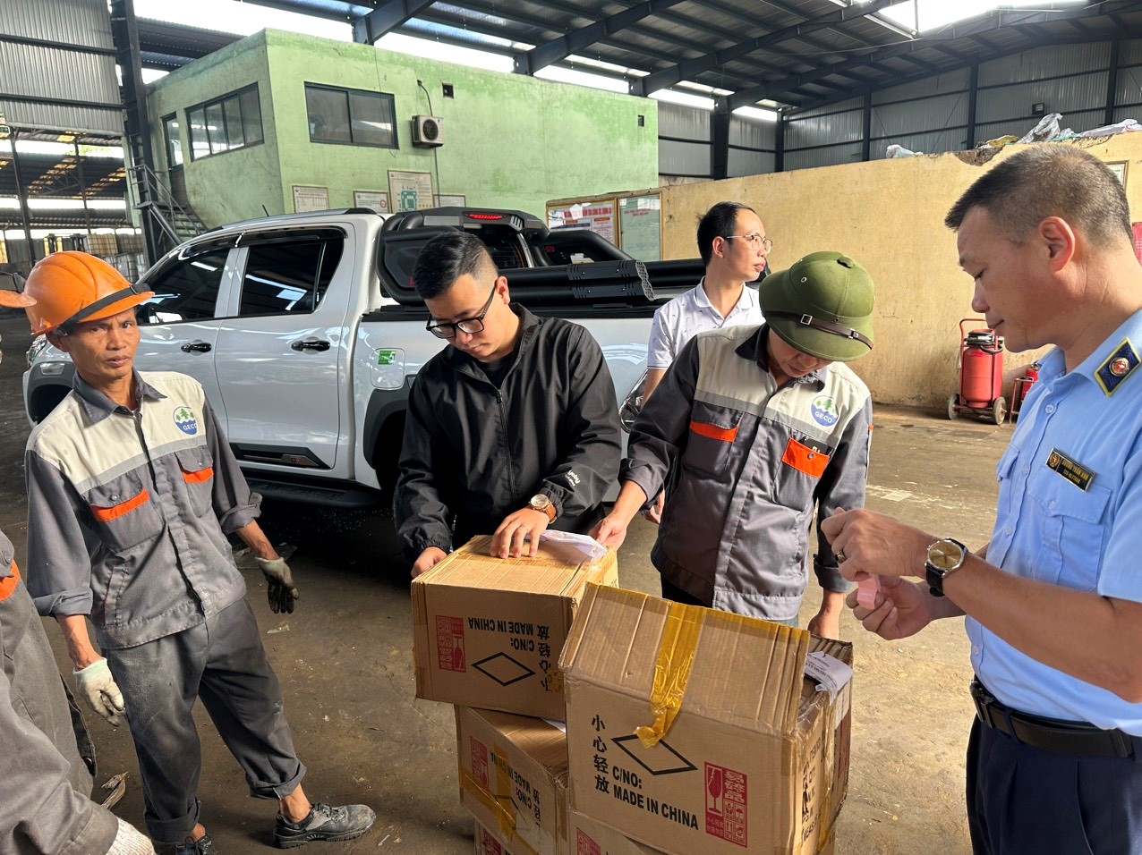 Gần 14.000 sản phẩm không rõ nguồn gốc, xuất xứ được phát hiện hế nào? - Ảnh 1. Gần 14.000 sản phẩm không rõ nguồn gốc, xuất xứ được phát hiện hế nào? - Ảnh 1.