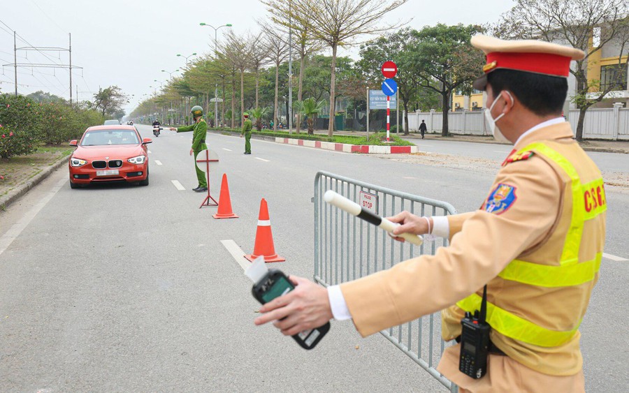 Hàng triệu người cần lưu ý điều này khi bị cảnh sát giao thông yêu cầu dừng xe- Ảnh 1.