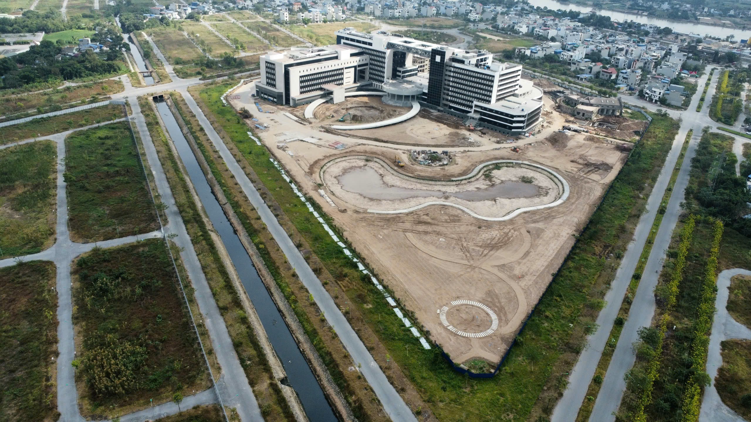 Tiến độ dự án bệnh viện đa khoa 700 giường ở Nam Định ra sao sau 18 năm thi công?- Ảnh 2. Tiến độ dự án bệnh viện đa khoa 700 giường ở Nam Định ra sao sau 18 năm thi công?- Ảnh 2.