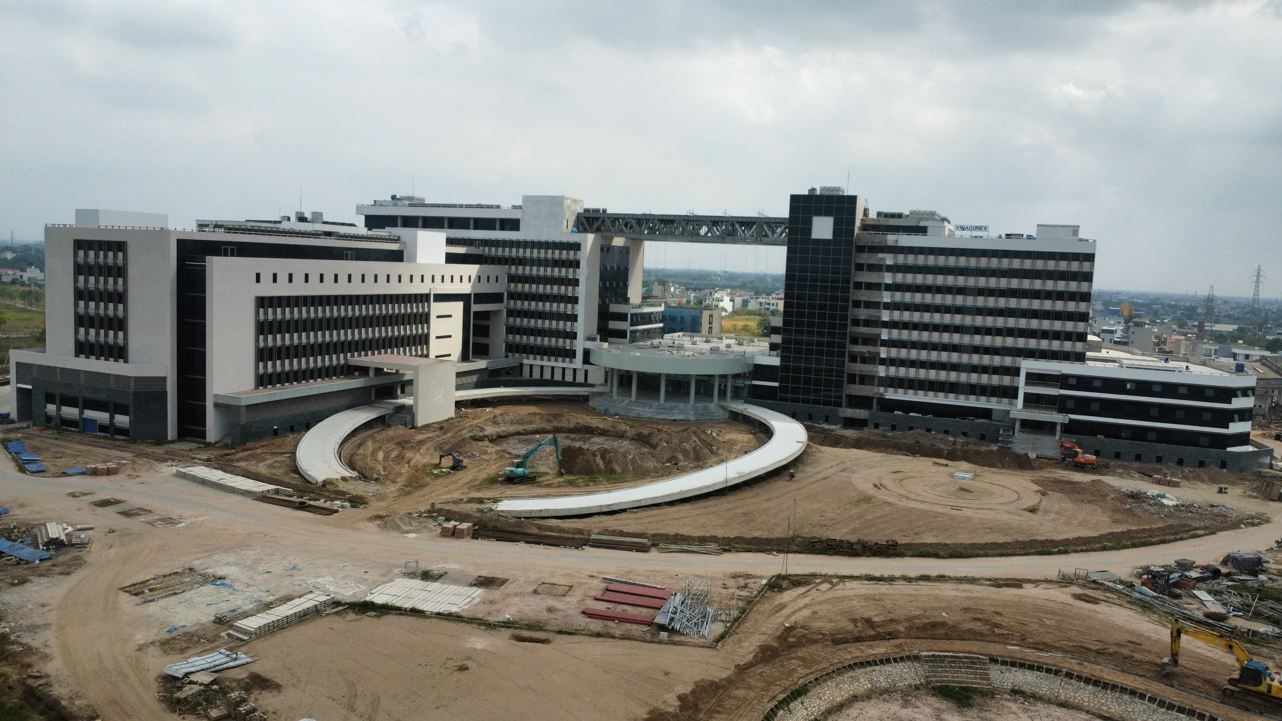 Tiến độ dự án bệnh viện đa khoa 700 giường ở Nam Định ra sao sau 18 năm thi công?- Ảnh 3. Tiến độ dự án bệnh viện đa khoa 700 giường ở Nam Định ra sao sau 18 năm thi công?- Ảnh 3.