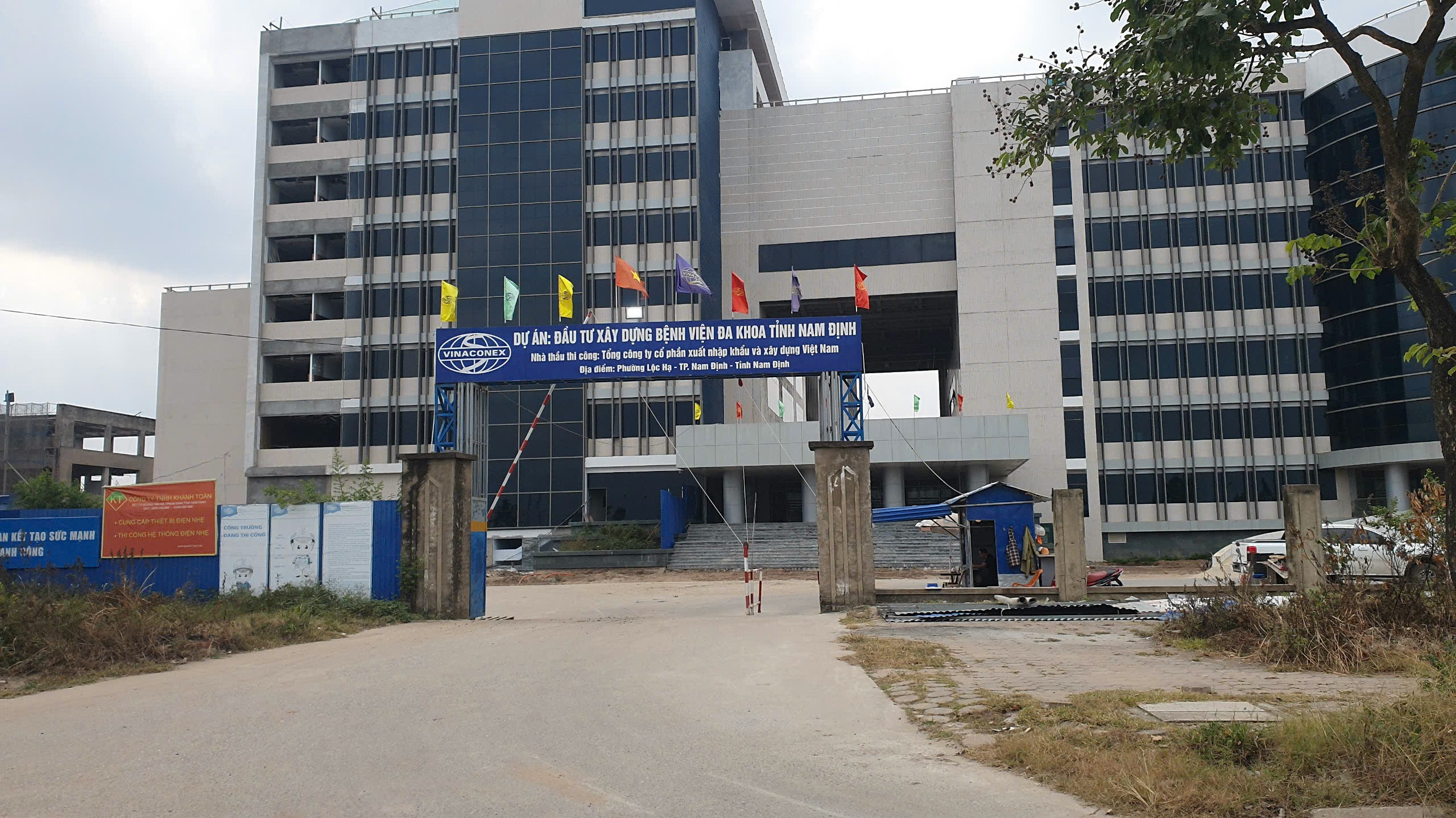 Quy mô 'hoành tráng' của Bệnh viên Đa khoa 700 giường Nam Định sau 18 năm thi công- Ảnh 1.