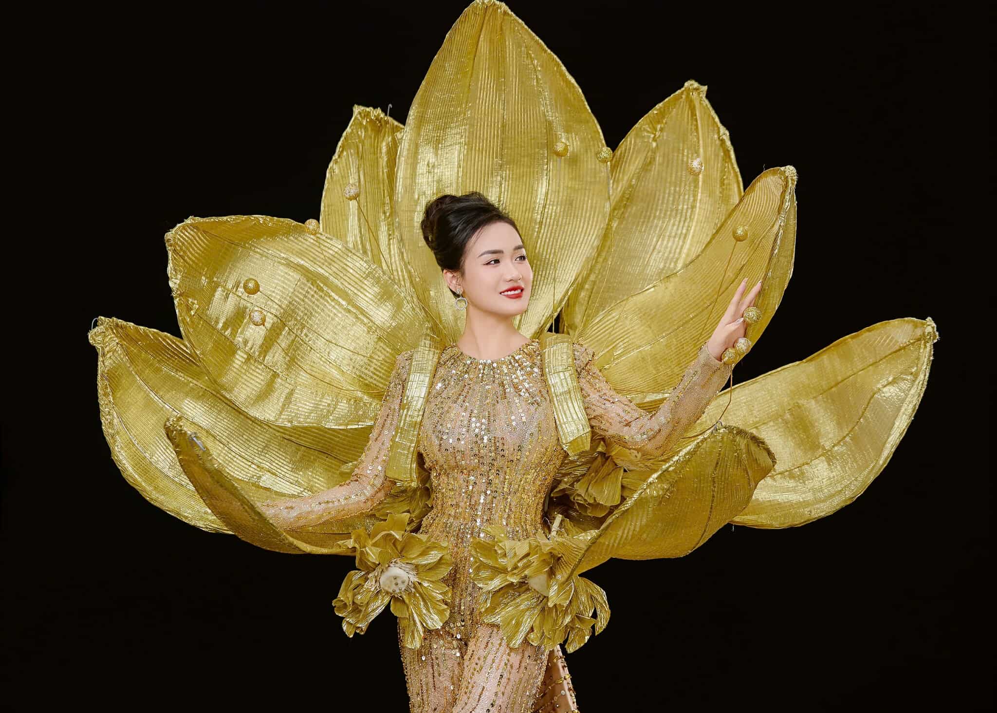 Chân dung cựu nhân viên ngân hàng đăng quang Mrs Earth Vietnam 2024 - Ảnh 4.