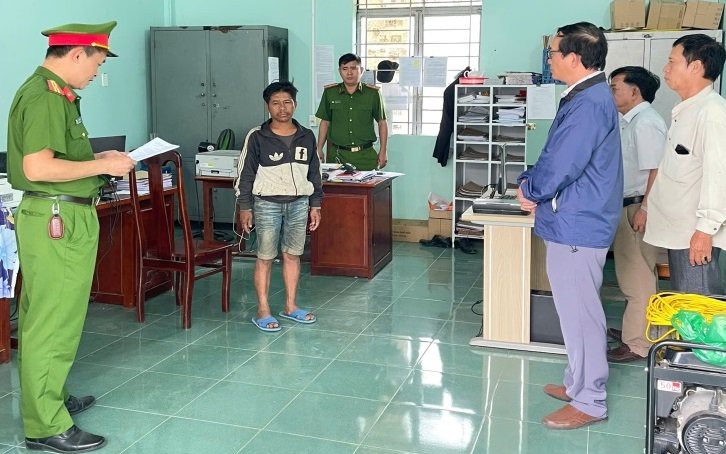 Bị bắt vì ăn trộm bò