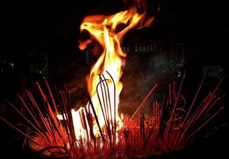 Cháy bát hương trong quan niệm dân gian và cách giải quyết- Ảnh 7.