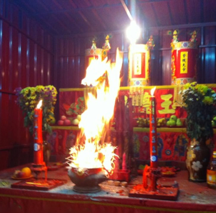 Cháy bát hương trong quan niệm dân gian và cách giải quyết- Ảnh 6.