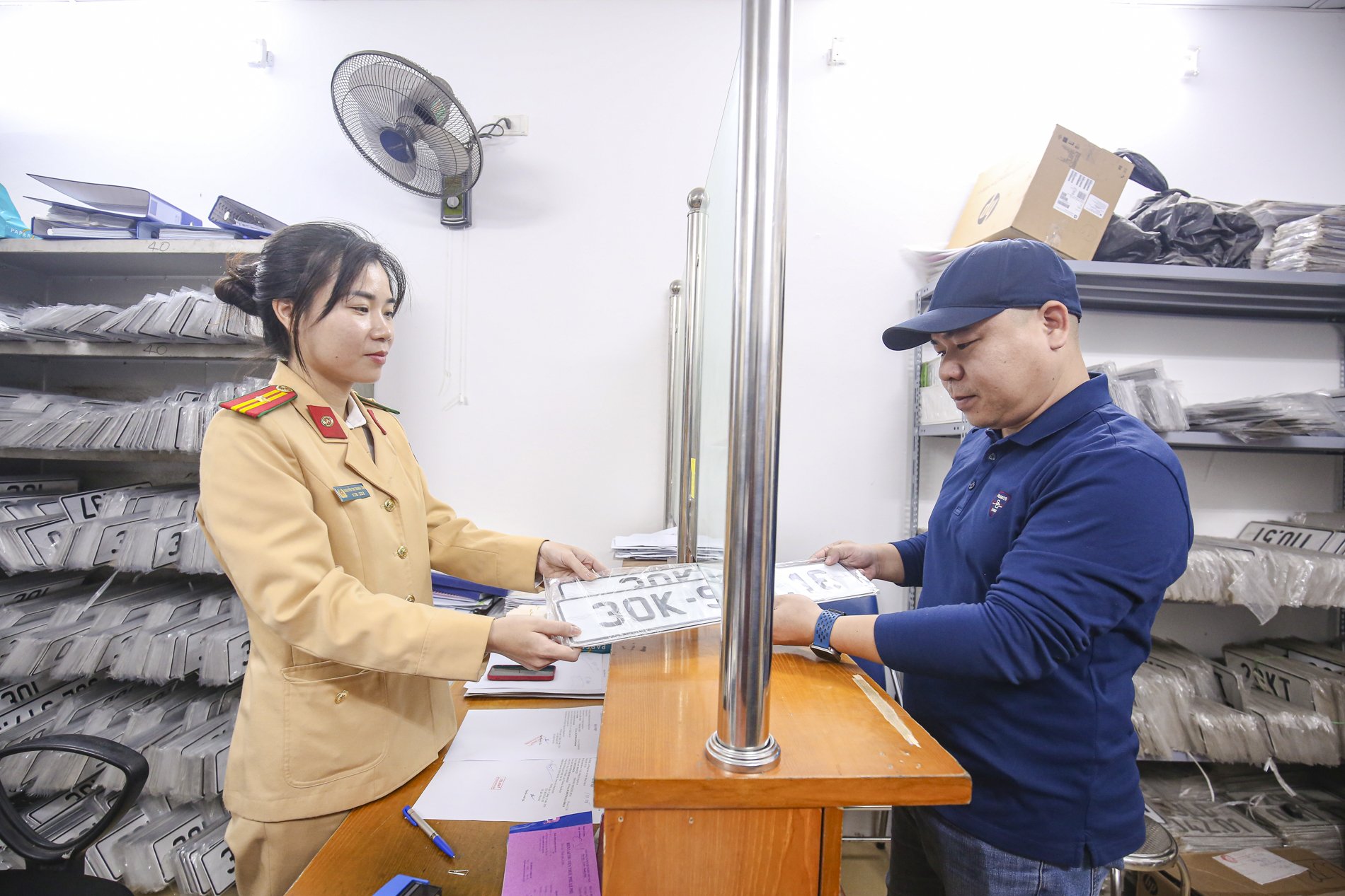 Hết hạn giảm 50% lệ phí trước bạ, tình hình đăng ký xe ở Hà Nội ra sao? - Ảnh 5.