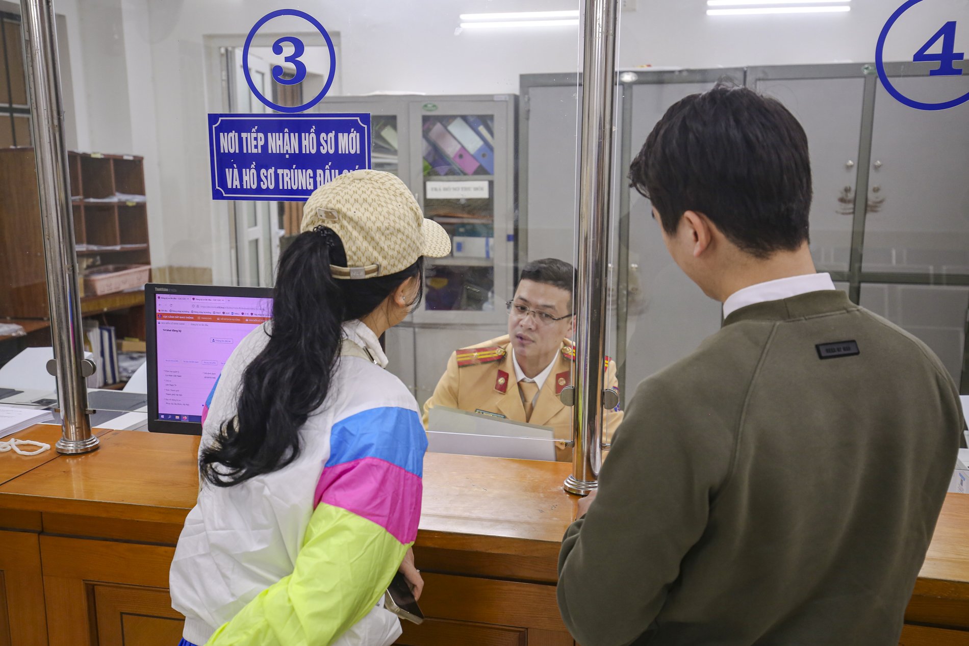 Hết hạn giảm 50% lệ phí trước bạ, tình hình đăng ký xe ở Hà Nội ra sao? - Ảnh 4.