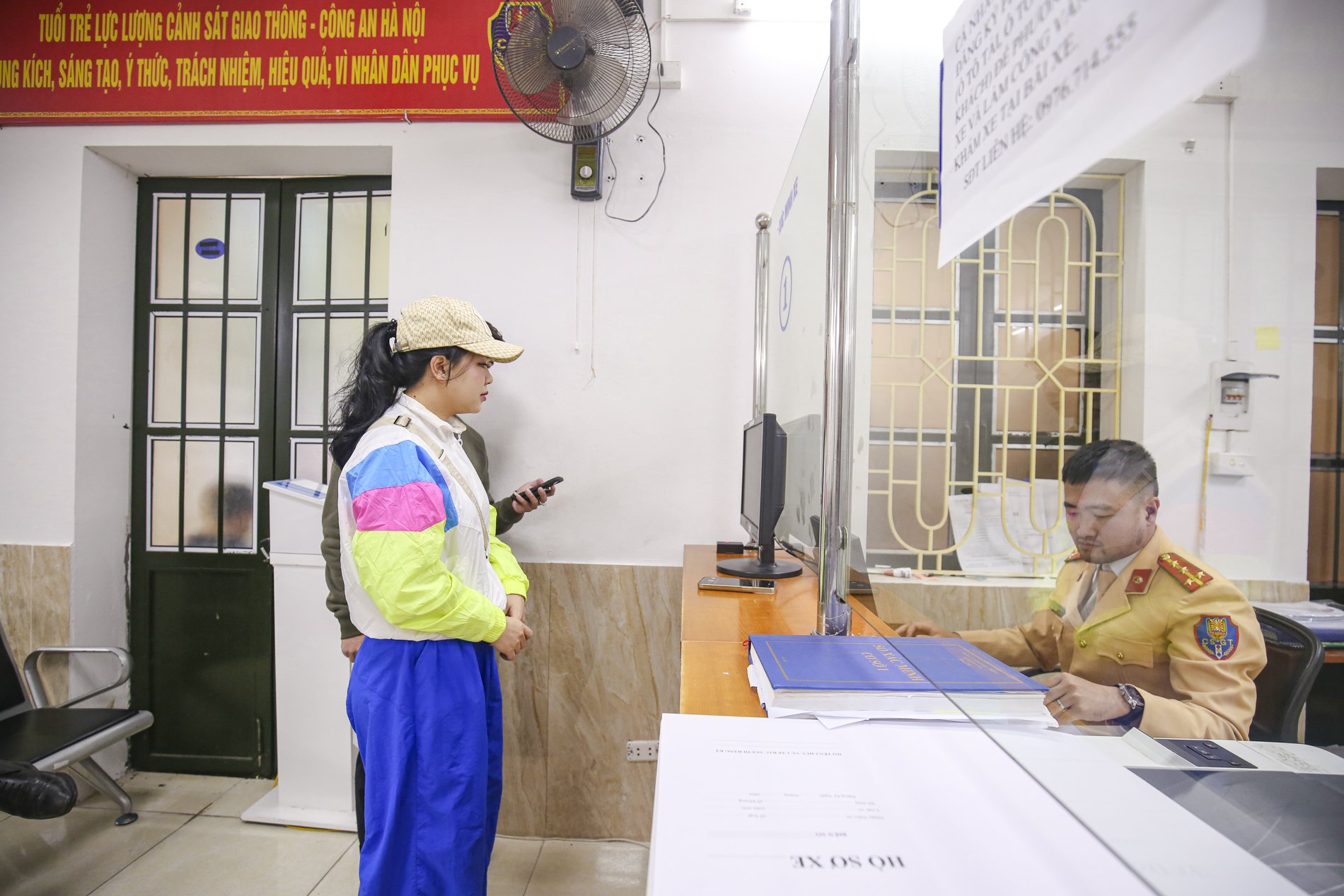 Hết hạn giảm 50% lệ phí trước bạ, tình hình đăng ký xe ở Hà Nội ra sao? - Ảnh 7.