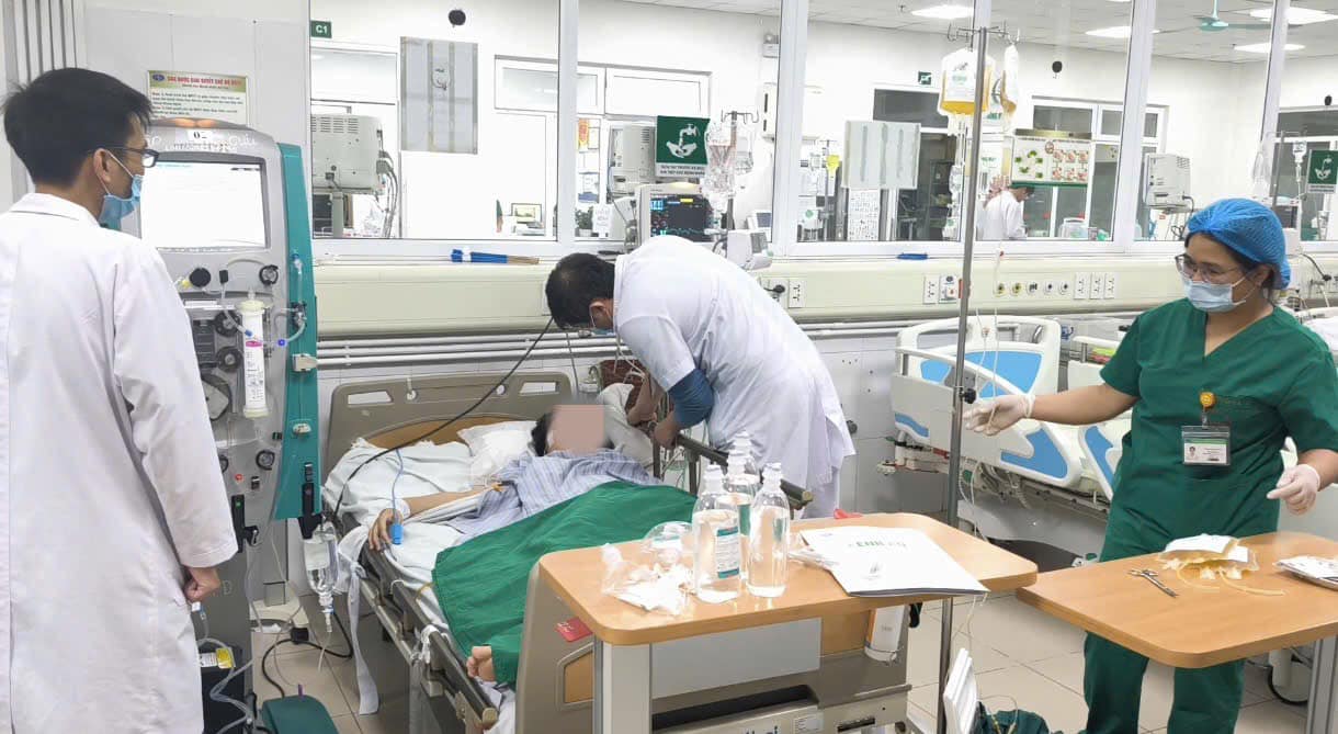 Cô gái 20 tuổi mắc viêm não tự miễn từ... khối u buồng trứng - Ảnh 1.