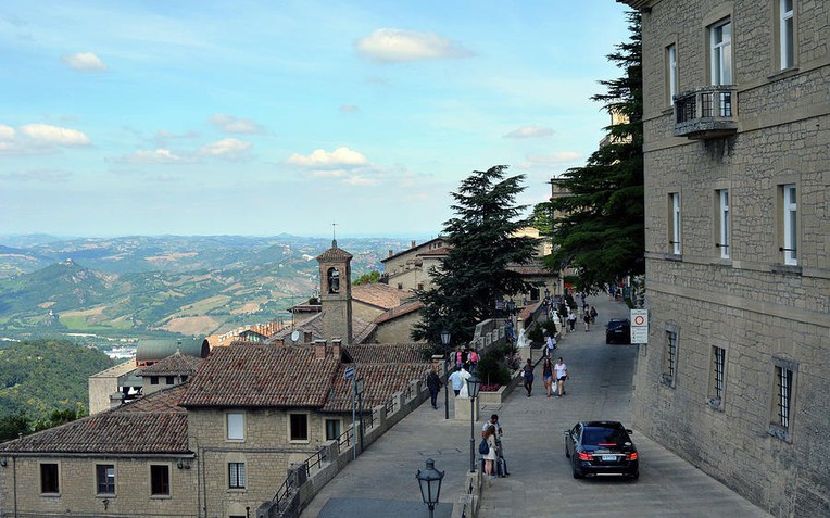 people-on-the-streets-of-san-marino-oana-unciuleanu-17344033221161158693899-38-0-601-900-crop-1734403556488652668057-1734480969191-17344809693021589674532.jpg