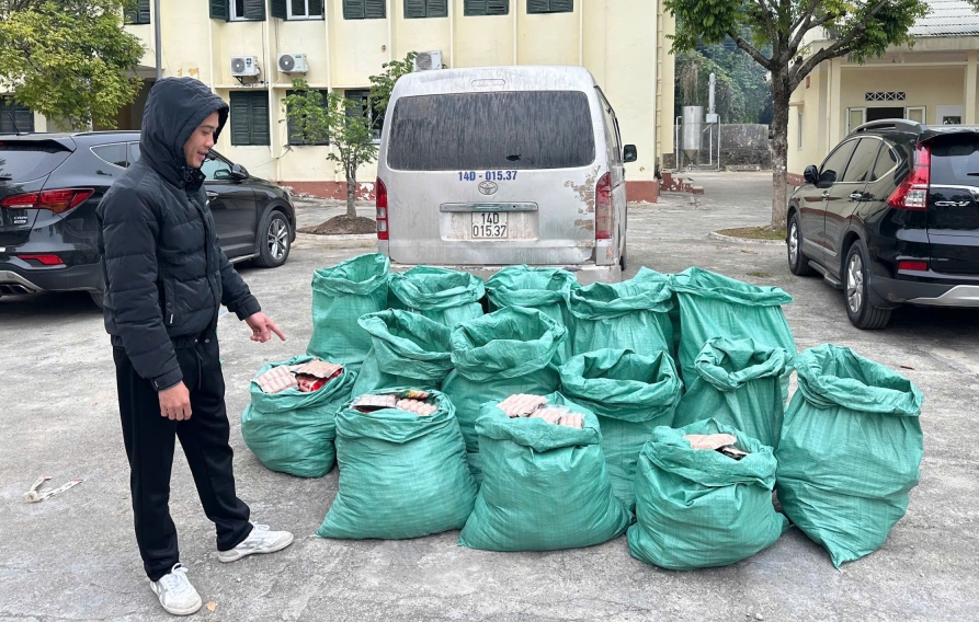 Bắt giữ hơn nửa tấn xúc xích không rõ nguồn gốc đang trên đường tiêu thụ- Ảnh 1. Bắt giữ hơn nửa tấn xúc xích không rõ nguồn gốc đang trên đường tiêu thụ- Ảnh 1.
