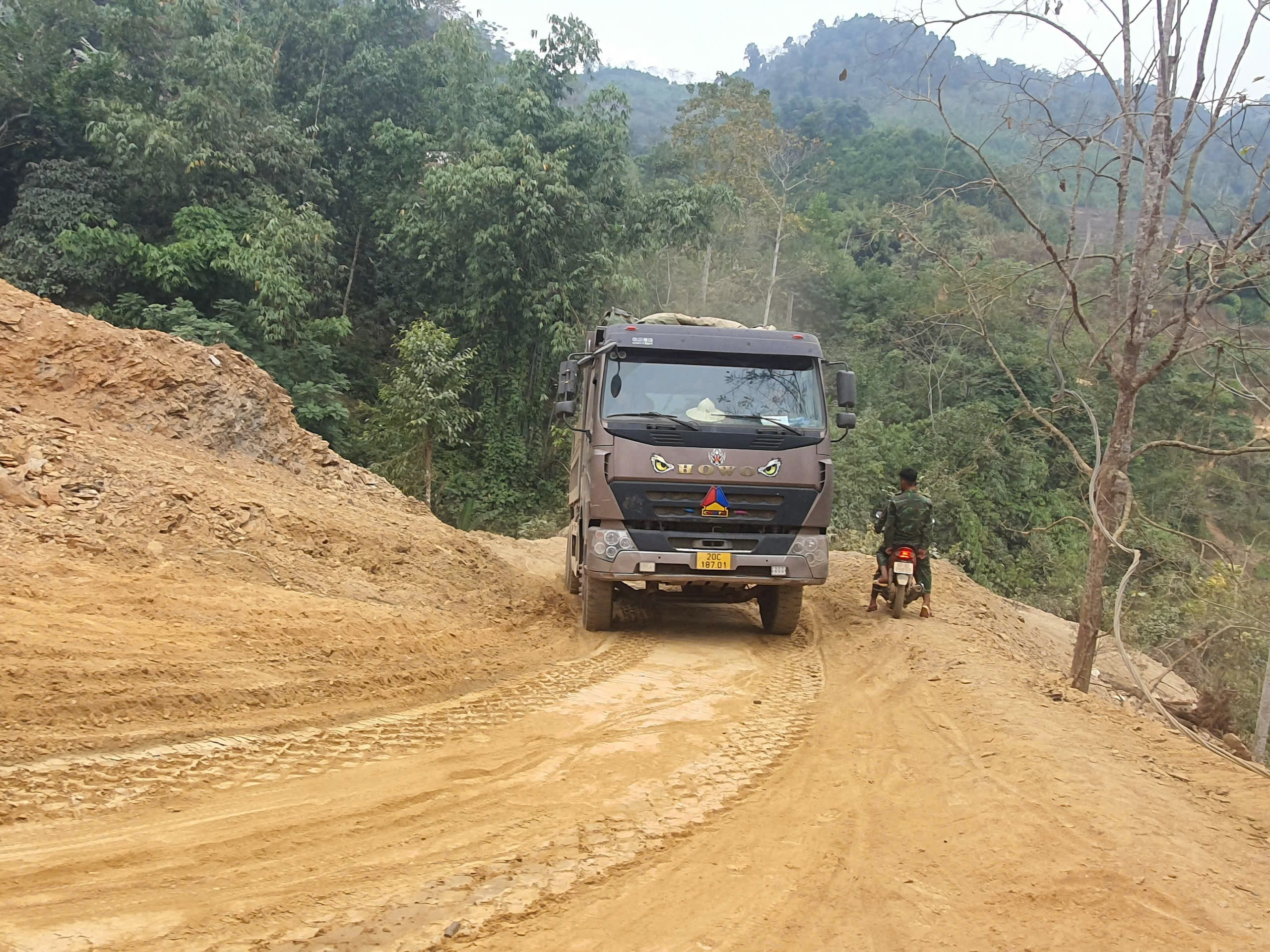 Ngắm những ngôi nhà sắp hoàn thiện tại bản tái định cư vùng thiên tai Tà Han ở Bắc Kạn - Ảnh 10.