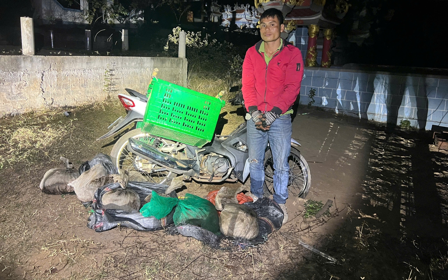 bat-qua-tang-doi-tuong-van-chuyen-dong-vat-17353811304621014208166-163-0-1100-1500-crop-17353811967591678348497.jpeg