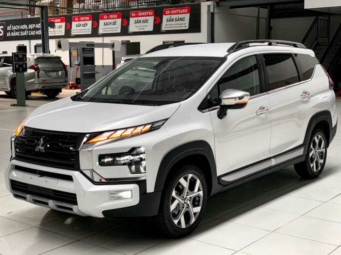 Giá lăn bánh Mitsubishi Xpander Cross mới nhất giảm mạnh kèm ưu đãi, Suzuki XL7 rốt ráo lo chạy doanh số cuối năm - Ảnh 2.