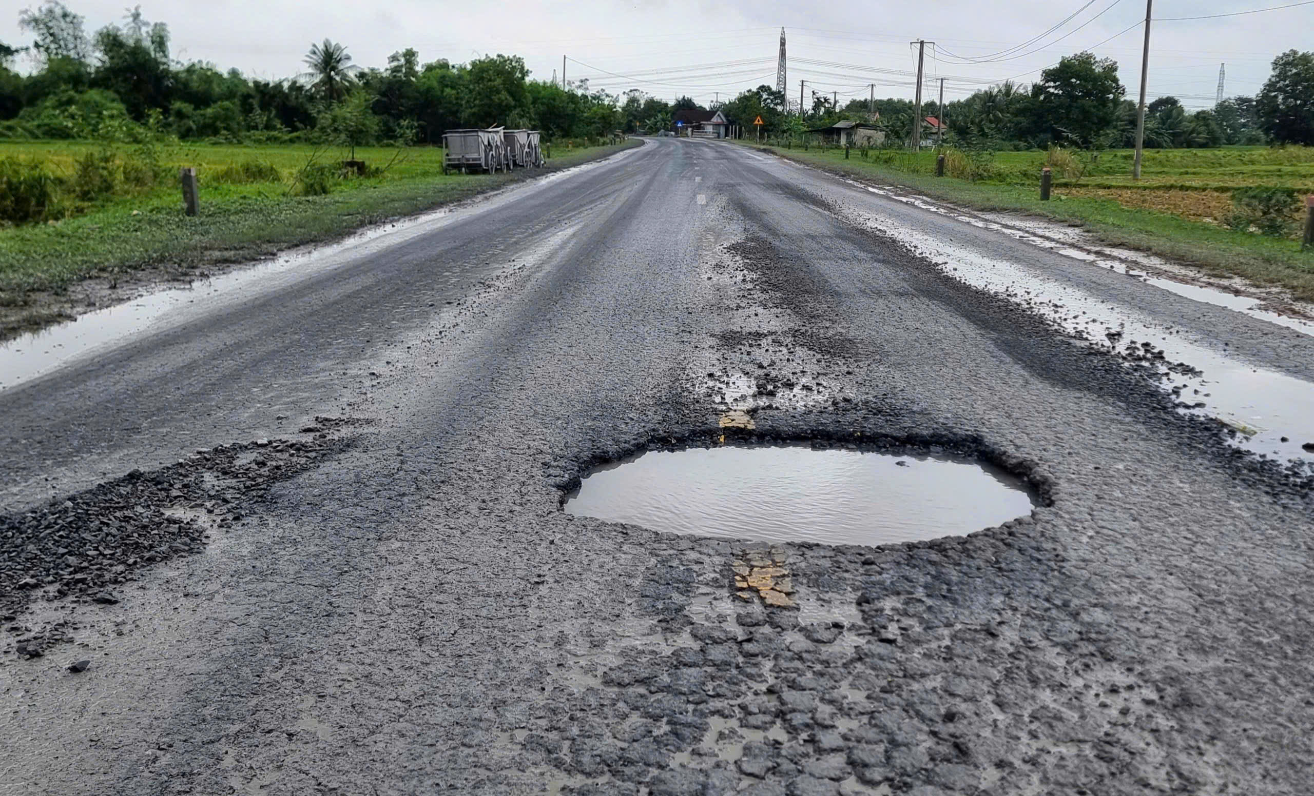 Hơn 3km đường ở Quảng Trị tiếp tục hư hỏng, xuống cấp- Ảnh 1.