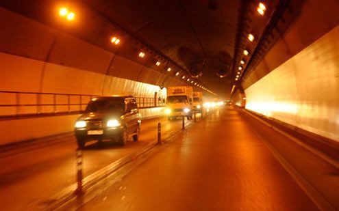 Từ 1/1/2025, bắt buộc phải bật đ&egrave;n xe theo khung giờ n&agrave;y khi tham gia giao th&ocirc;ng