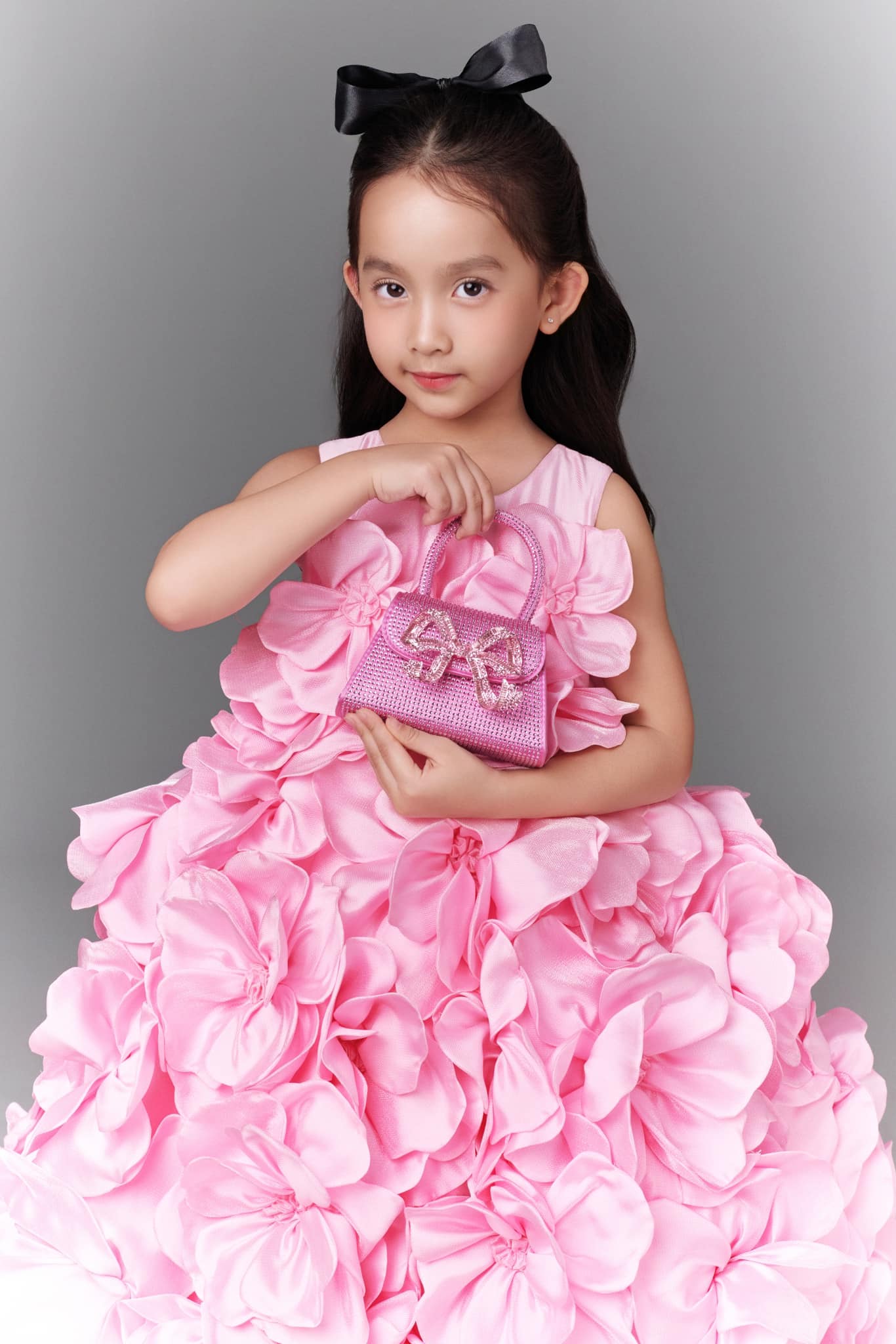 5 tuổi, con gái Đỗ Mạnh Cường đã sở hữu bộ sưu tập túi hiệu màu hồng đắt giá - Ảnh 5.