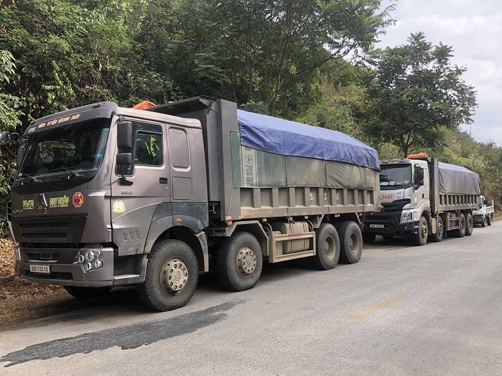 Sơn La: Chở quá tải trên 300%, chủ phương tiện bị phạt nặng- Ảnh 1. Sơn La: Chở quá tải trên 300%, chủ phương tiện bị phạt nặng- Ảnh 1.