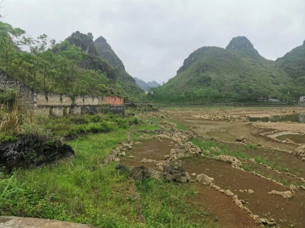 Hàng trăm mẫu đất hóa thành hồ nước khổng lồ chỉ trong một đêm: Sau tiếng động lớn, nó biến mất bí ẩn! - Ảnh 3.