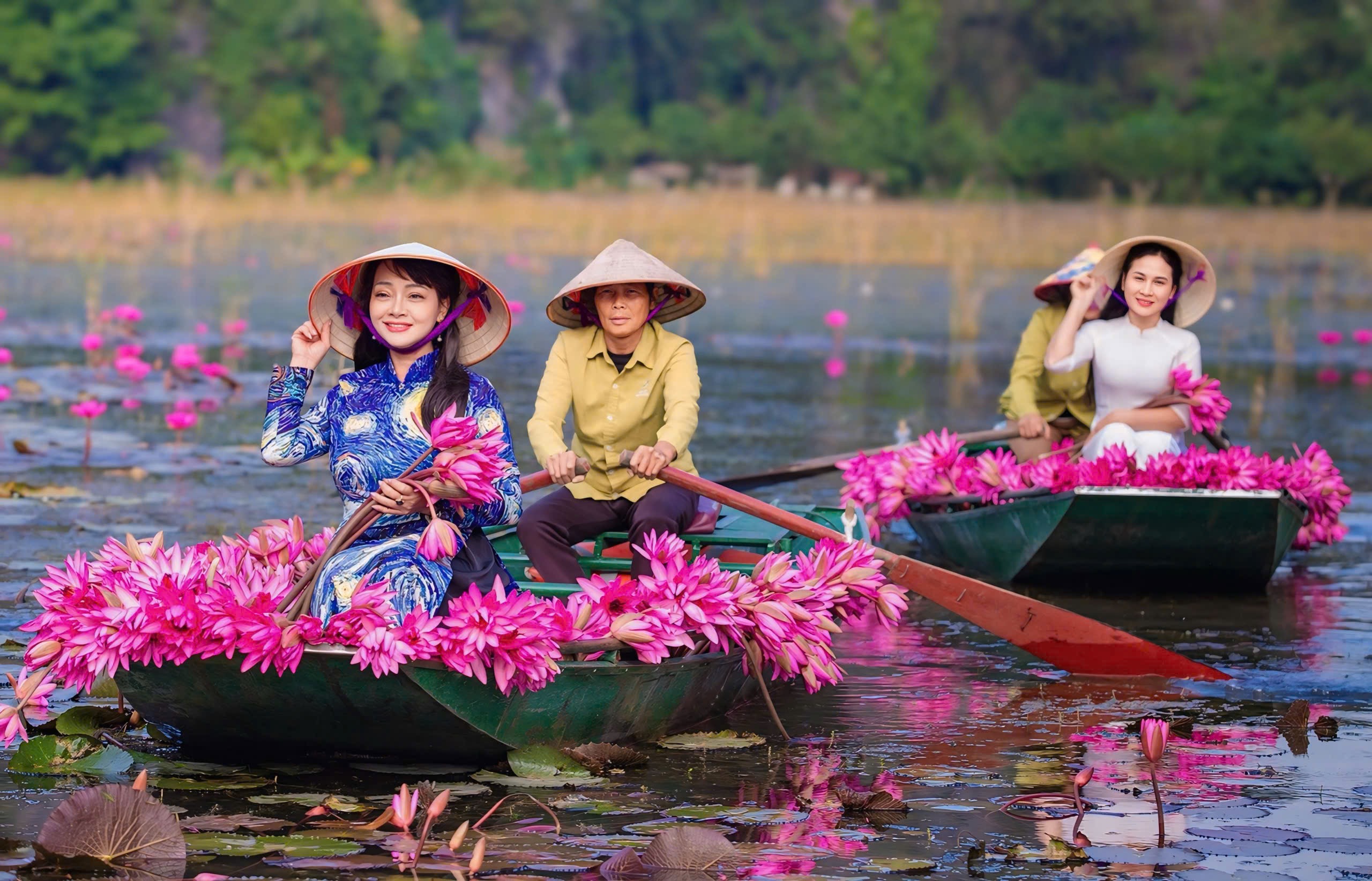 Nghệ sĩ Trà My khoe sắc bên hoa súng - Ảnh 7.