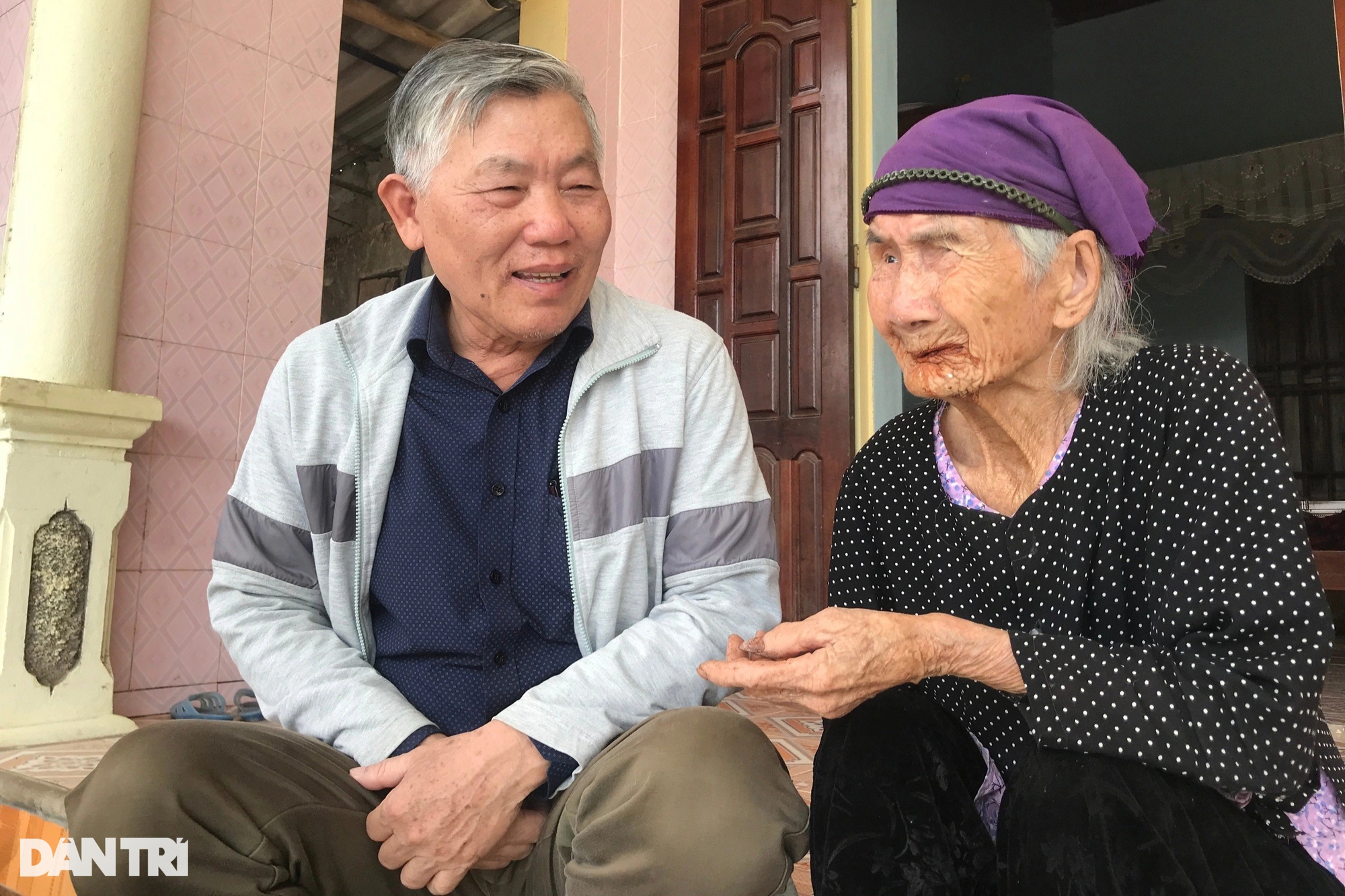 Ngôi làng trường thọ ở Nghệ An: Cụ bà 106 tuổi vẫn thái rau cho gà, vịt - Ảnh 1.