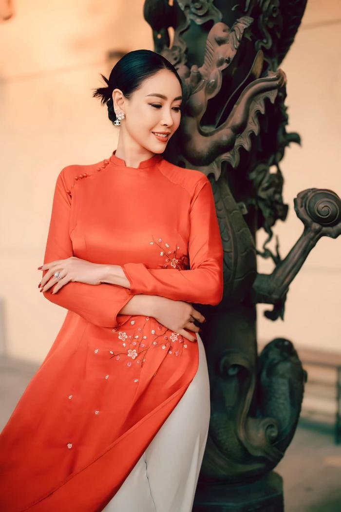'Hoa hậu nhỏ tuổi nhất lịch sử Việt' khoe ảnh du xuân nhưng vòng 2 mới gây chú ý - Ảnh 8.