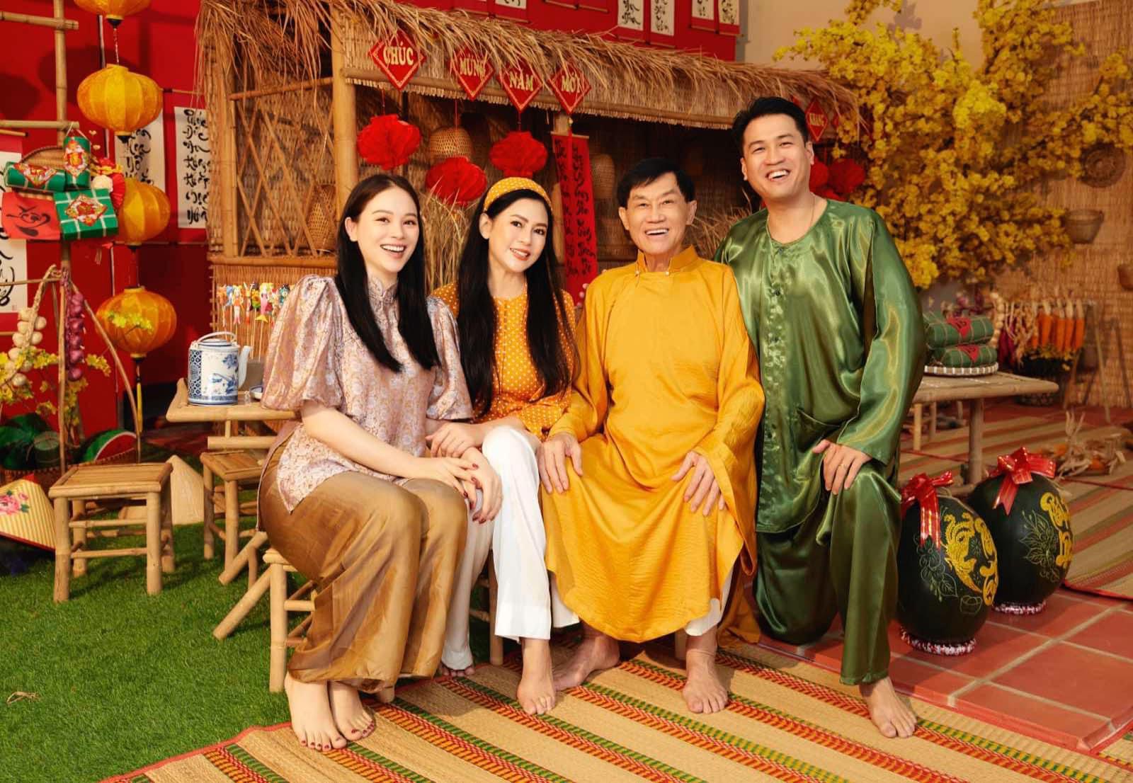 Linh Rin khoe ảnh chụp cùng bố mẹ chồng tỷ phú, nhìn qua là thấy mối quan hệ mẹ chồng - nàng dâu - Ảnh 1.