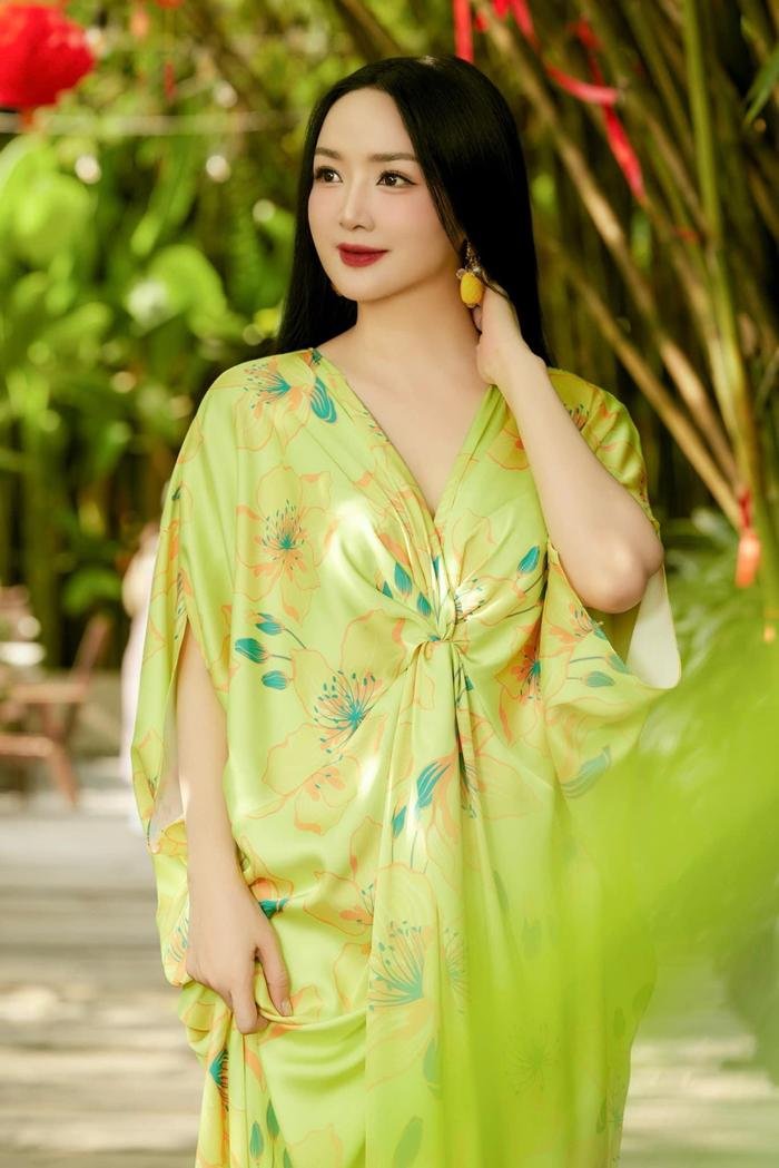 Hoa hậu giữ vương miện lâu nhất Việt Nam khoe nhan sắc U60 - Ảnh 4.