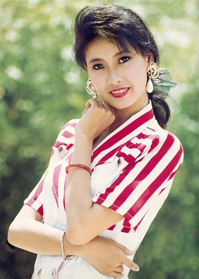 'Hoa hậu nhỏ tuổi nhất lịch sử Việt' khoe ảnh du xuân nhưng vòng 2 mới gây chú ý - Ảnh 2.