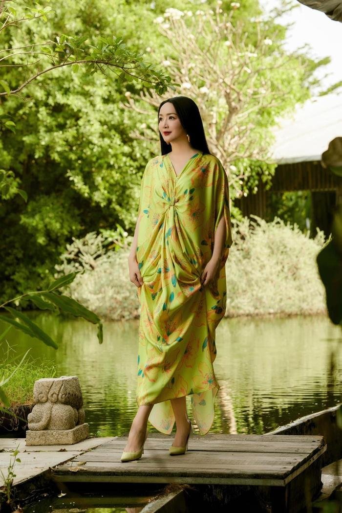 Hoa hậu giữ vương miện lâu nhất Việt Nam khoe nhan sắc U60 - Ảnh 1.