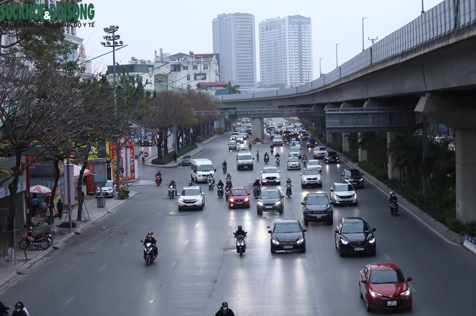 Ngày đi làm đầu tiên sau Tết, đường phố chật chội, người - xe chen chúc- Ảnh 10.