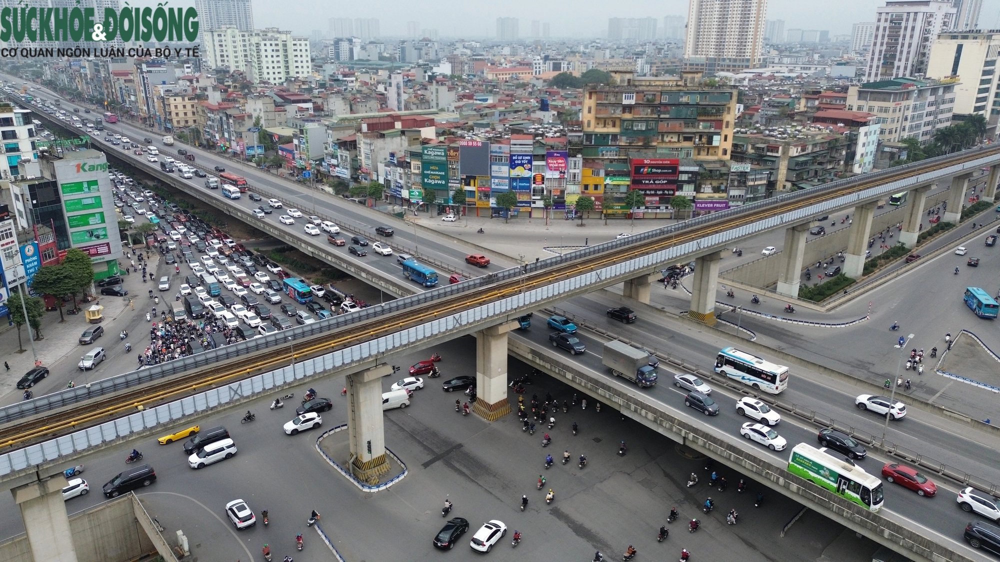 Ngày đi làm đầu tiên sau Tết, đường phố chật chội, người - xe chen chúc- Ảnh 14.