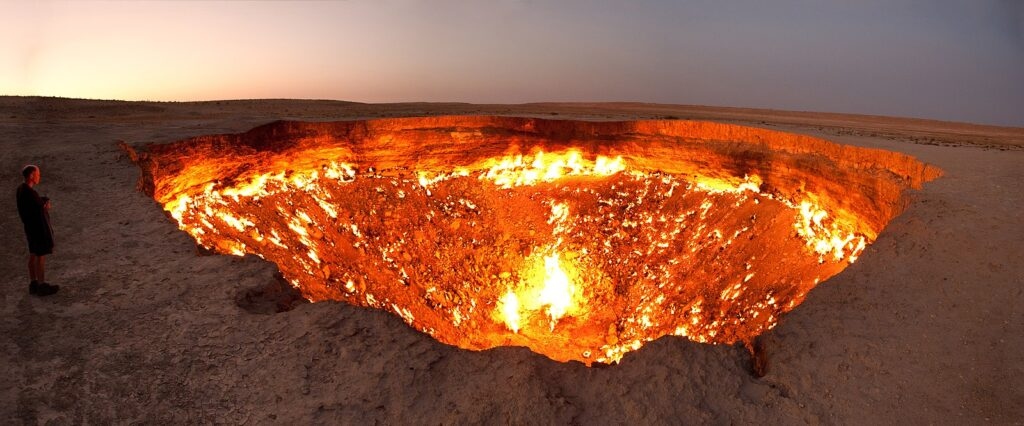 Bí ẩn 'Cánh cổng Địa ngục' cháy hơn nửa thế kỷ chưa tắt ở Turkmenistan - Ảnh 1.