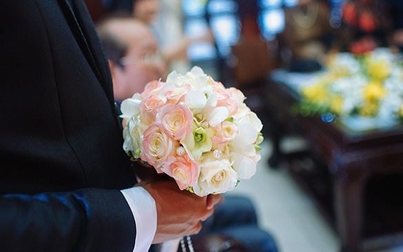 Đến rước dâu, nhà gái yêu cầu một việc khiến chú rể ném hoa cưới rồi tuyên bố "không cưới xin gì nữa"