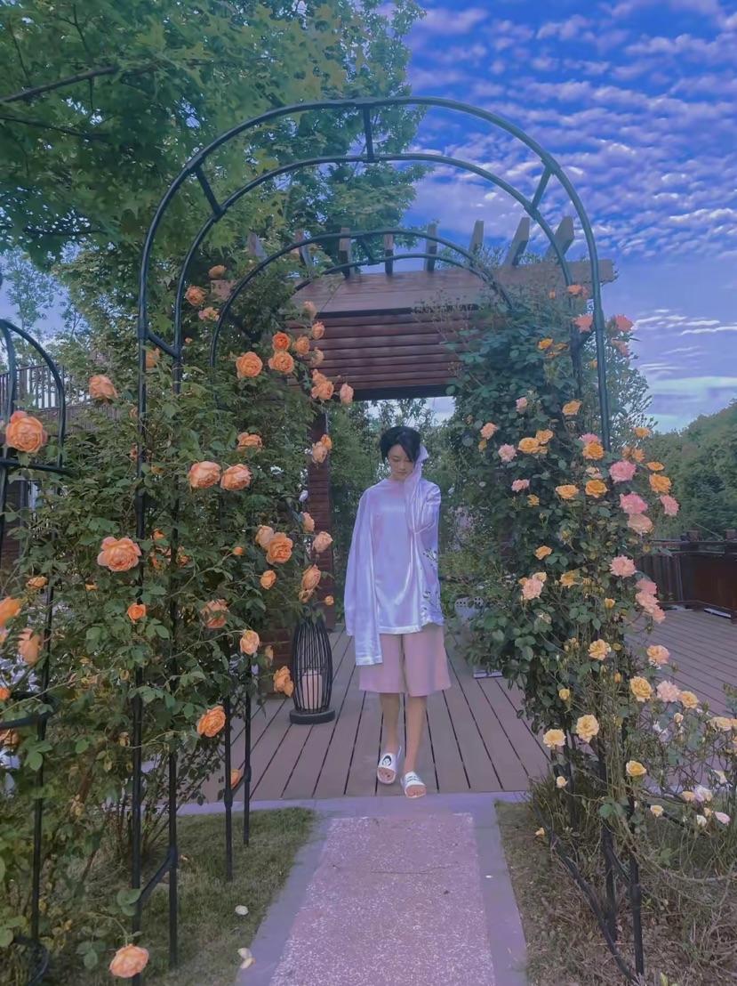 Chị đẹp xứ Trung &quot;nổi rần rần&quot; trên mạng xã hội nhờ tự tay vun trồng một vườn rau đẹp như truyện cổ tích- Ảnh 9.