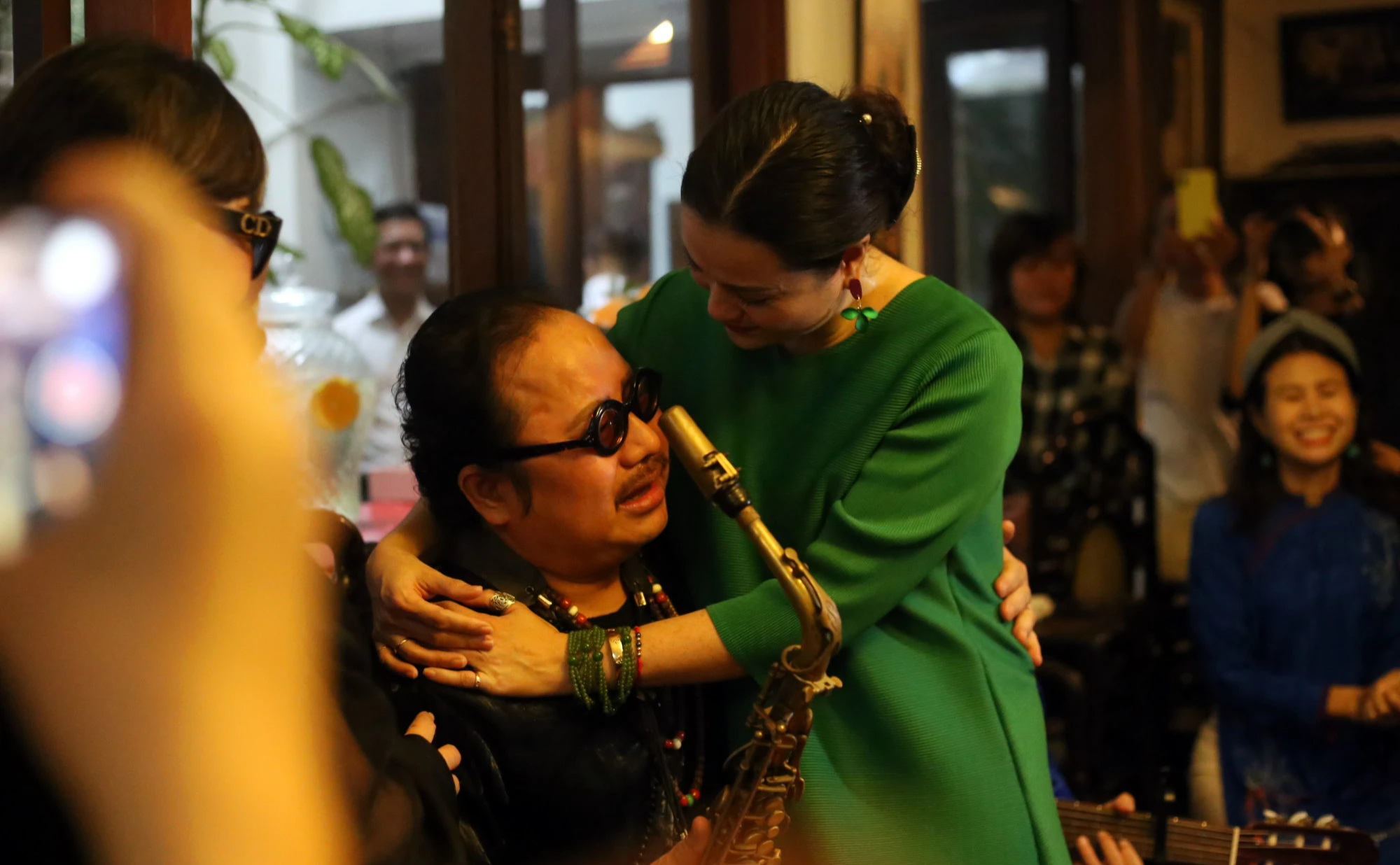 Hôn nhân hơn 30 năm của nghệ sĩ saxophone Trần Mạnh Tuấn và vợ, vừa gặp đã biết đây là 