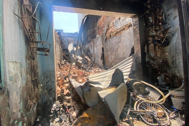 Thông tin mới vụ cháy nhà làm 4 người chết ở TPHCM - Ảnh 2.