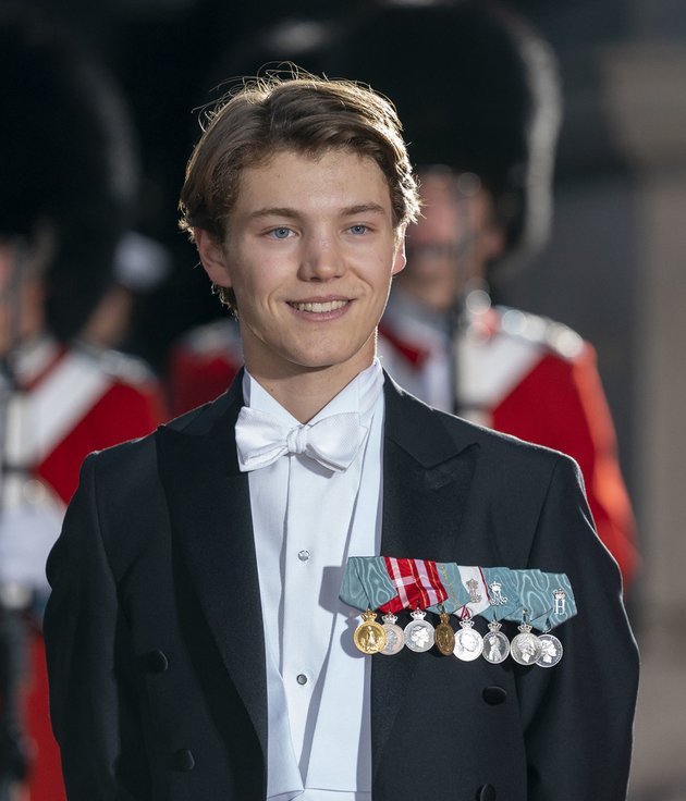 Bá tước điển trai nhất Đan Mạch: "Gây bão" chỉ với một bức ảnh, 21 tuổi đã sở hữu khí chất vương giả hút hồn- Ảnh 3.