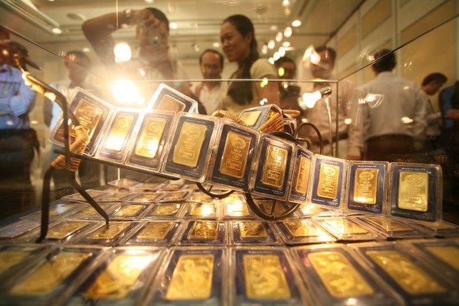 Giá vàng hôm nay 19/2: SJC giảm đột ngột ngay trong ngày Vía Thần tài, chênh mua bán tới 2,5 triệu đồng/lượng - Ảnh 2.
