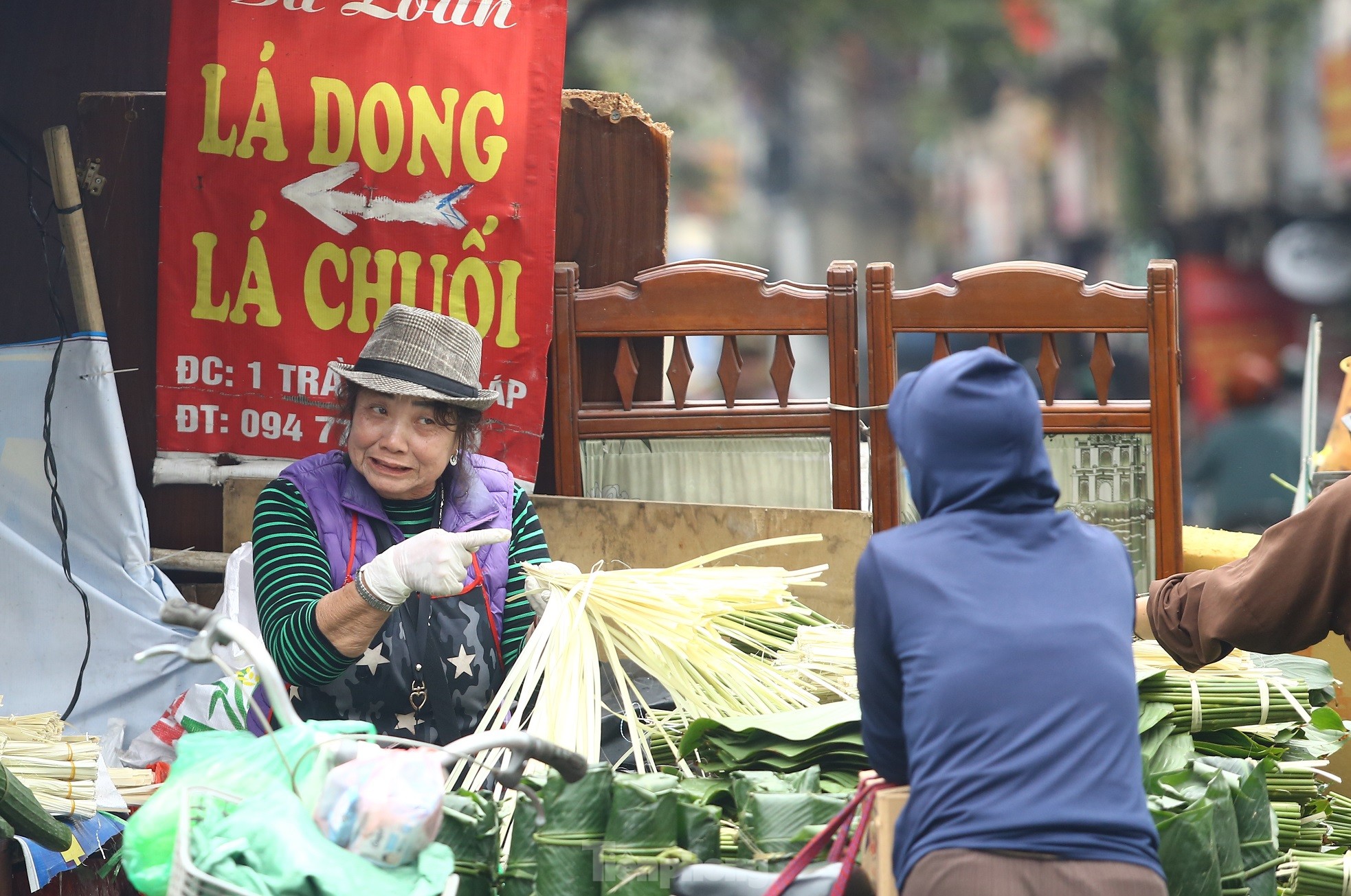Chợ lá dong lâu đời nhất Hà Nội: Ngày bán hàng vạn lá, thu về hàng chục triệu - Ảnh 15. Chợ lá dong lâu đời nhất Hà Nội: Ngày bán hàng vạn lá, thu về hàng chục triệu - Ảnh 15.