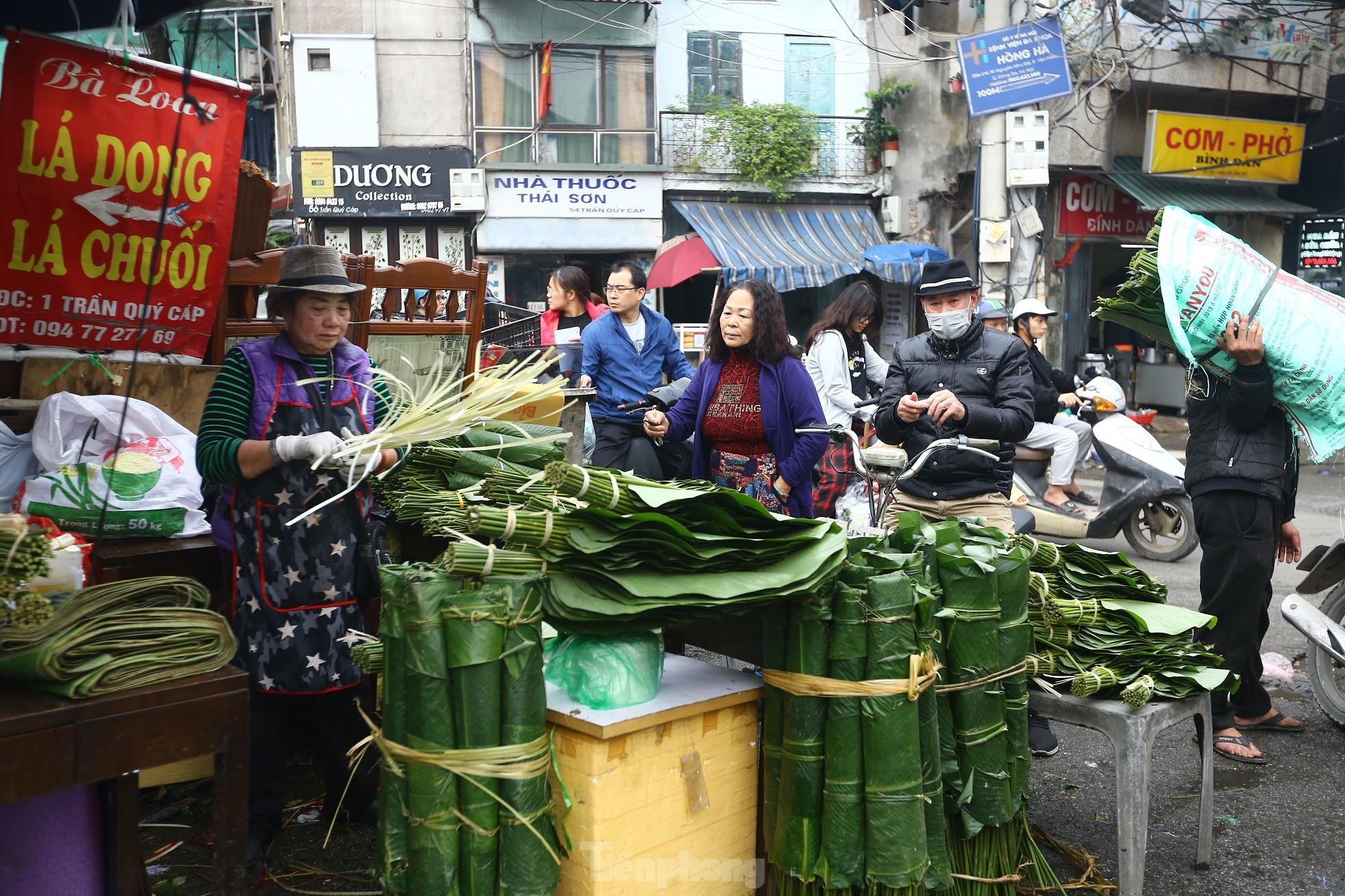 Chợ lá dong lâu đời nhất Hà Nội: Ngày bán hàng vạn lá, thu về hàng chục triệu - Ảnh 17.
