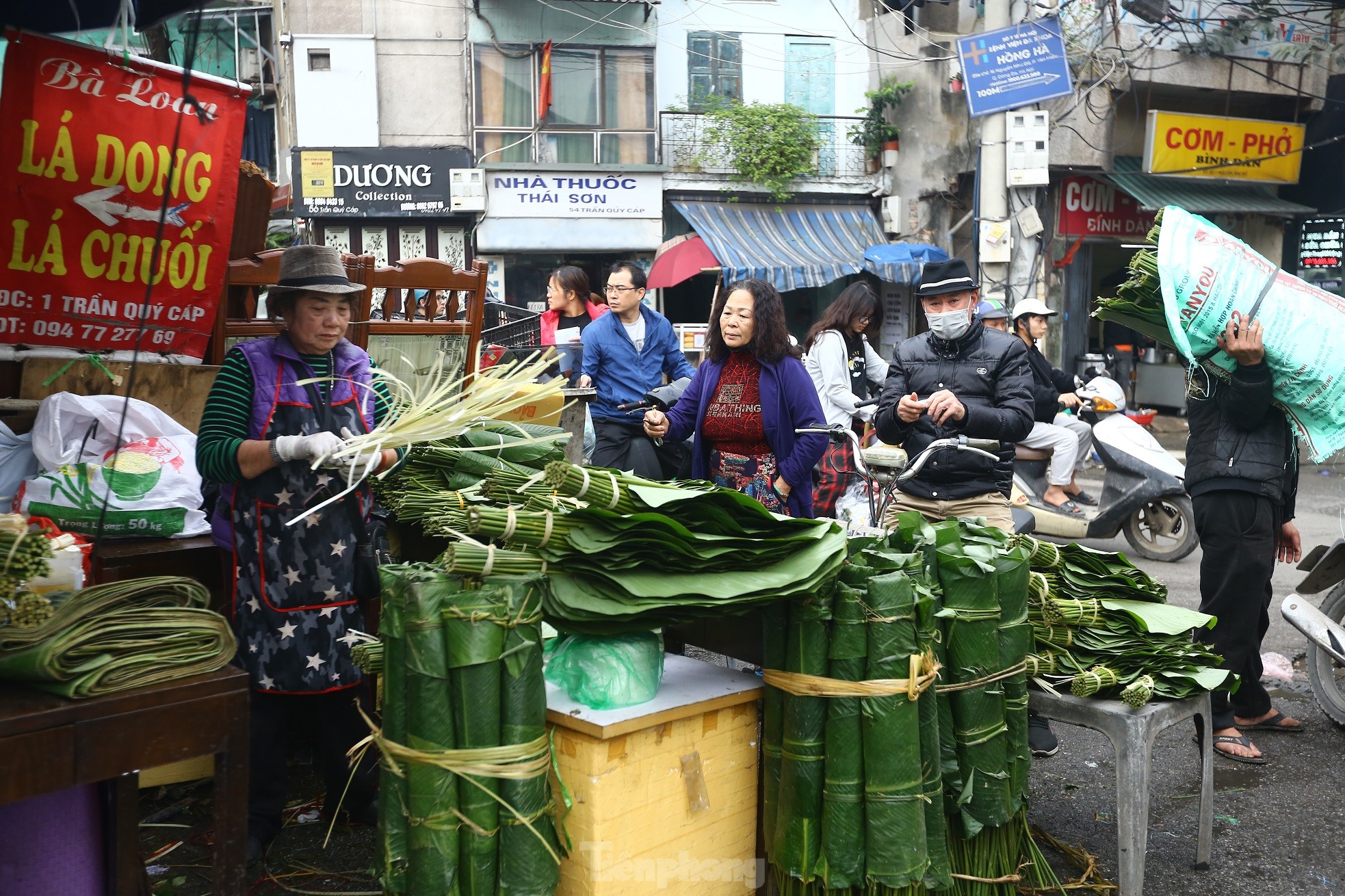 Chợ lá dong lâu đời nhất Hà Nội: Ngày bán hàng vạn lá, thu về hàng chục triệu - Ảnh 17. Chợ lá dong lâu đời nhất Hà Nội: Ngày bán hàng vạn lá, thu về hàng chục triệu - Ảnh 17.